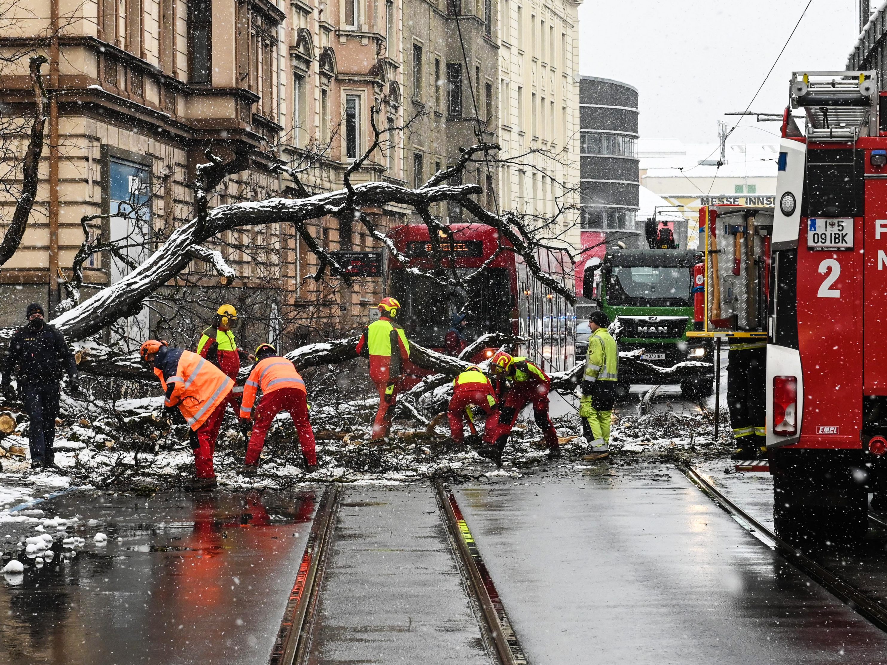 46-Jährige immer noch in kritischem Zustand.