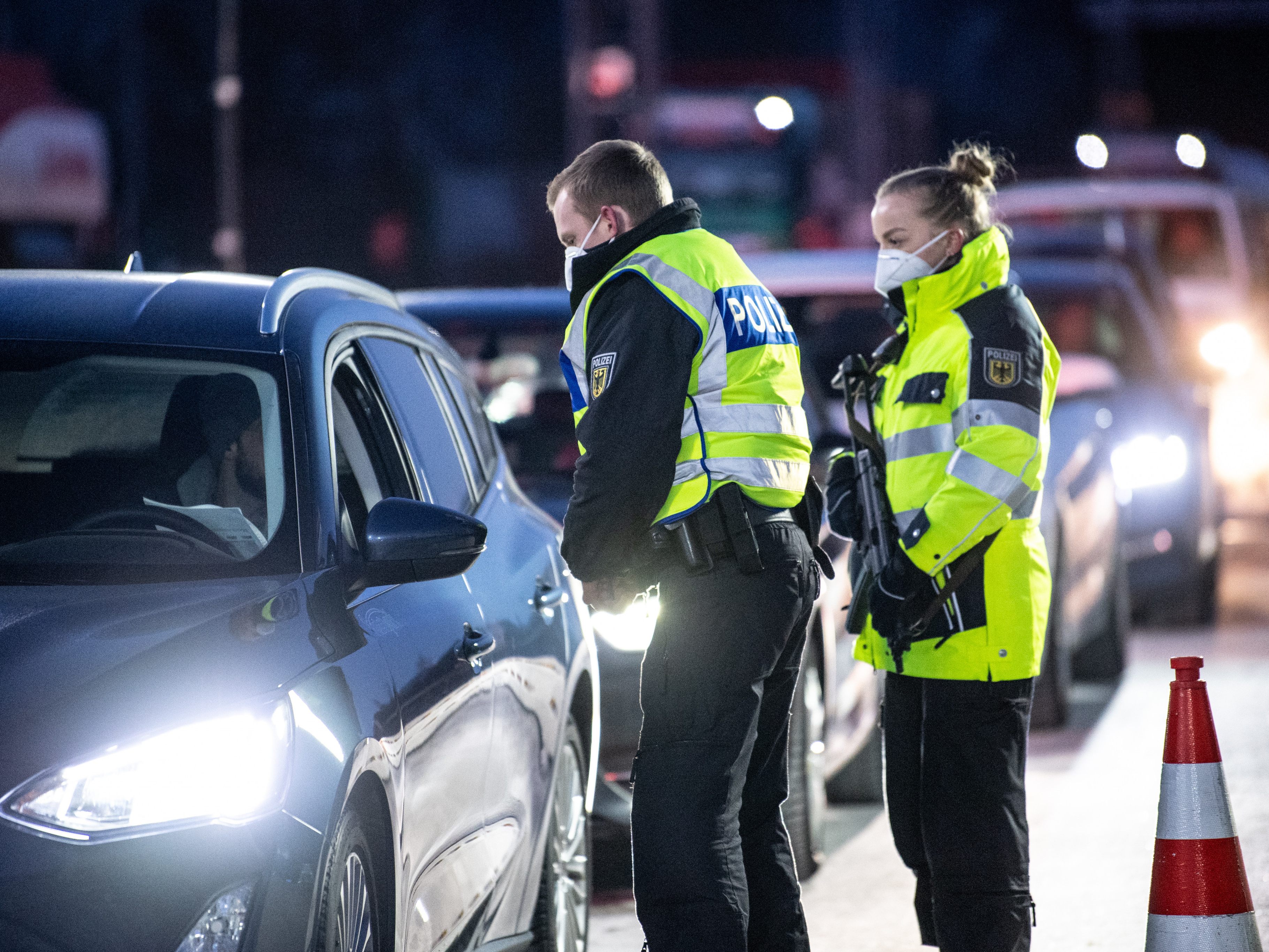 Rettungswagen musste 30 Minuten auf fehlendes Dokument warten.