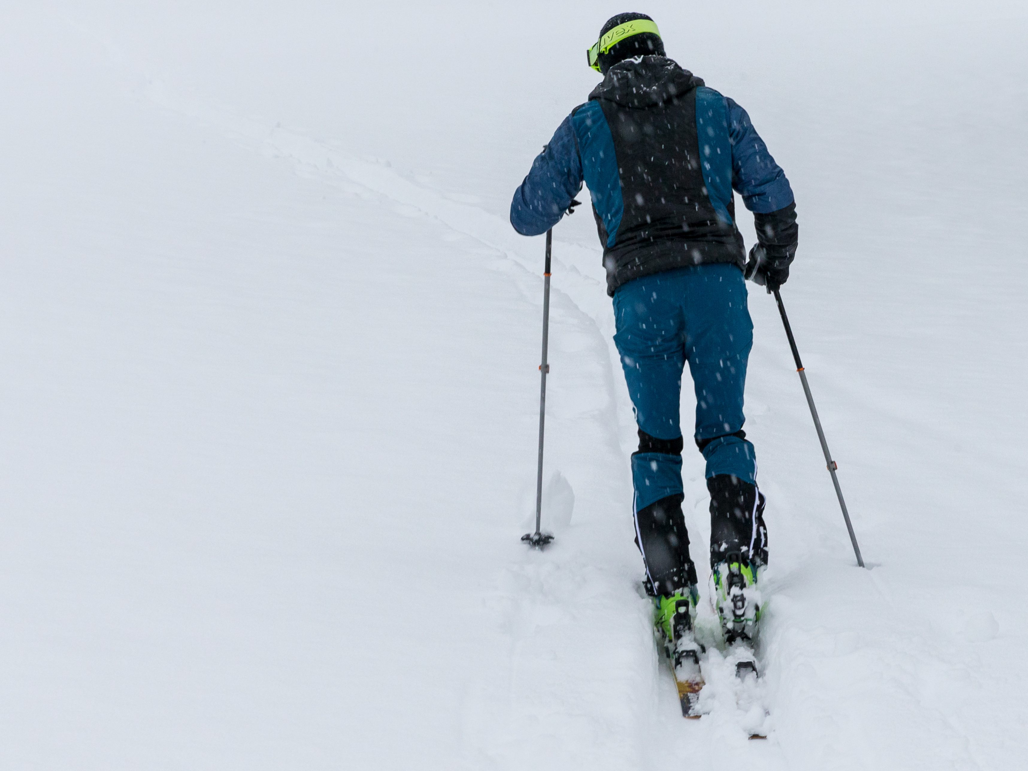 Tourengeher von Schneebrett mitgerissen