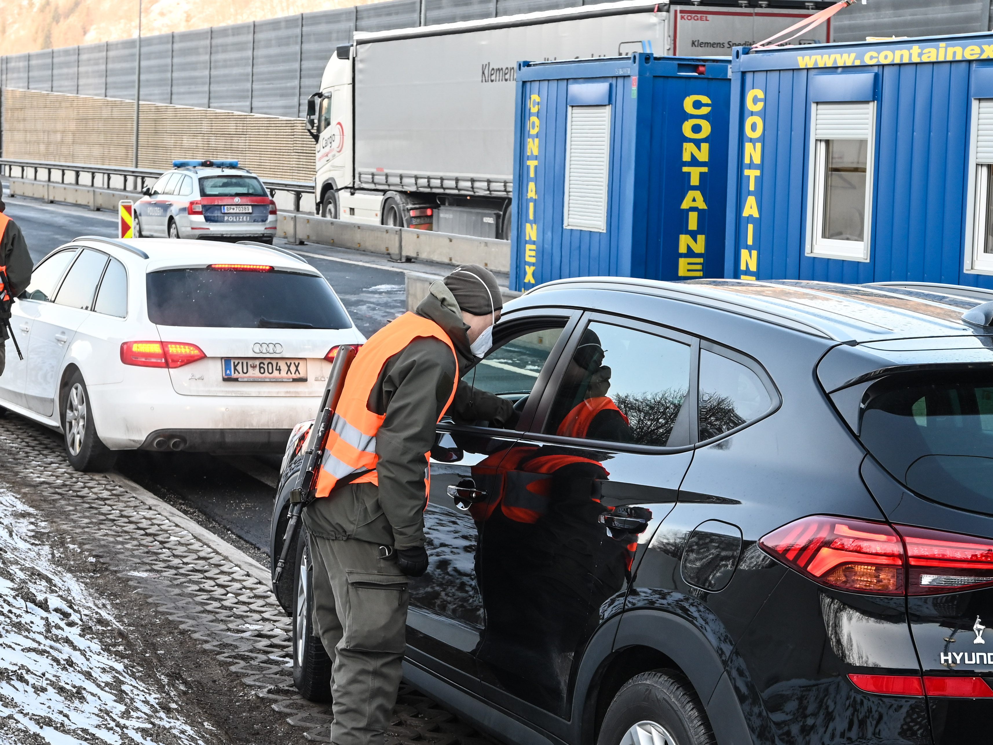 An den Tiroler Landesgrenzen wird wieder kontrolliert An den Tiroler Landesgrenzen wird wieder kontrolliert