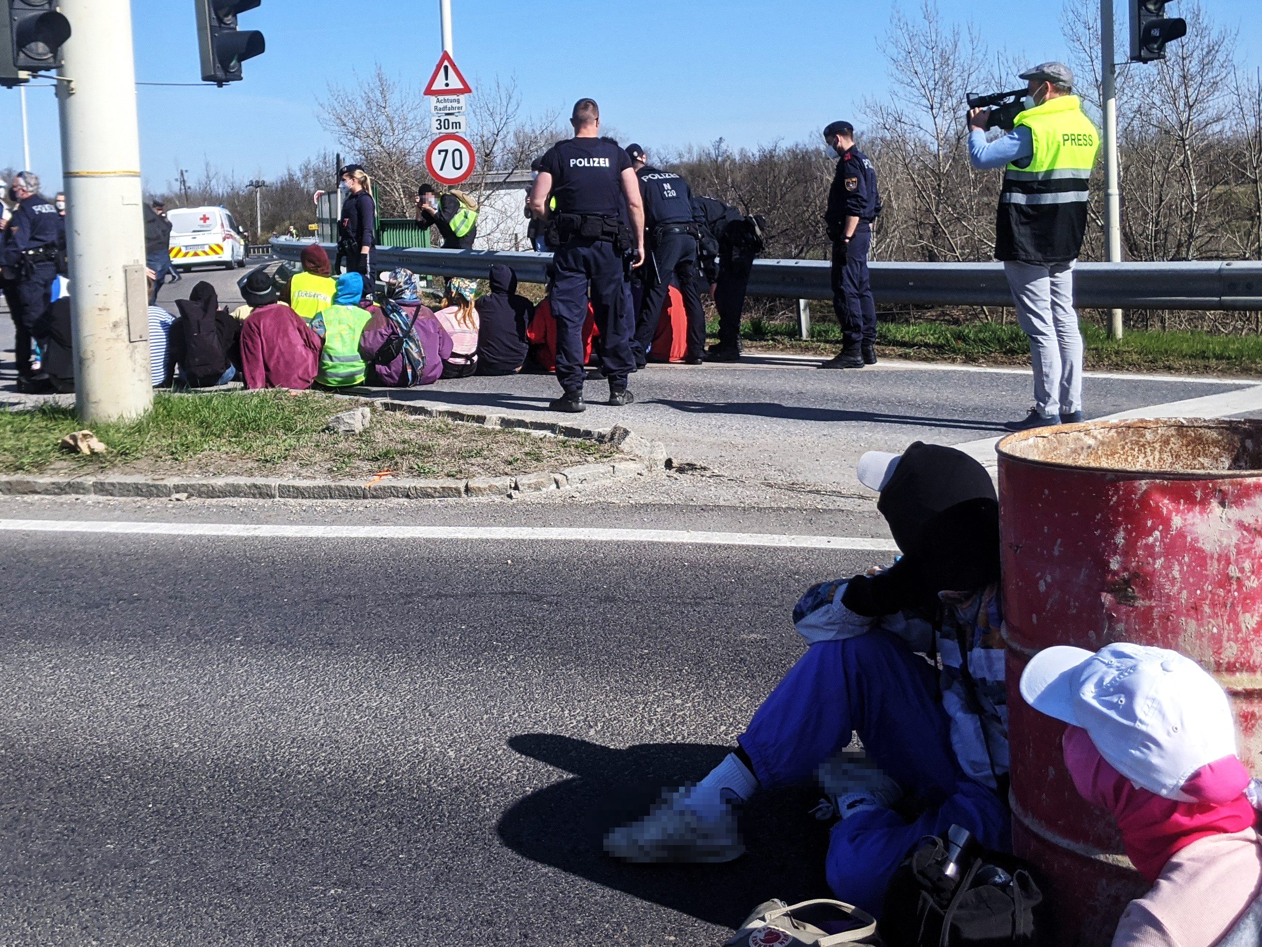 Die Demonstranten blockierten am Dienstag die Autobahn.