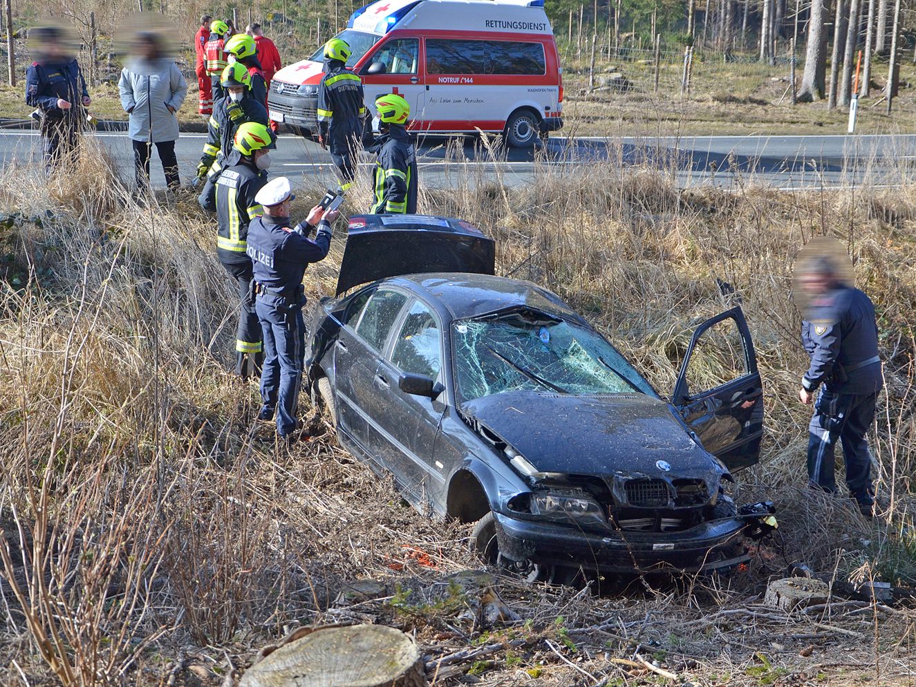 Innerhalb weniger Minuten ereigneten sich zwei Verkehrsunfälle. Innerhalb weniger Minuten ereigneten sich zwei Verkehrsunfälle.