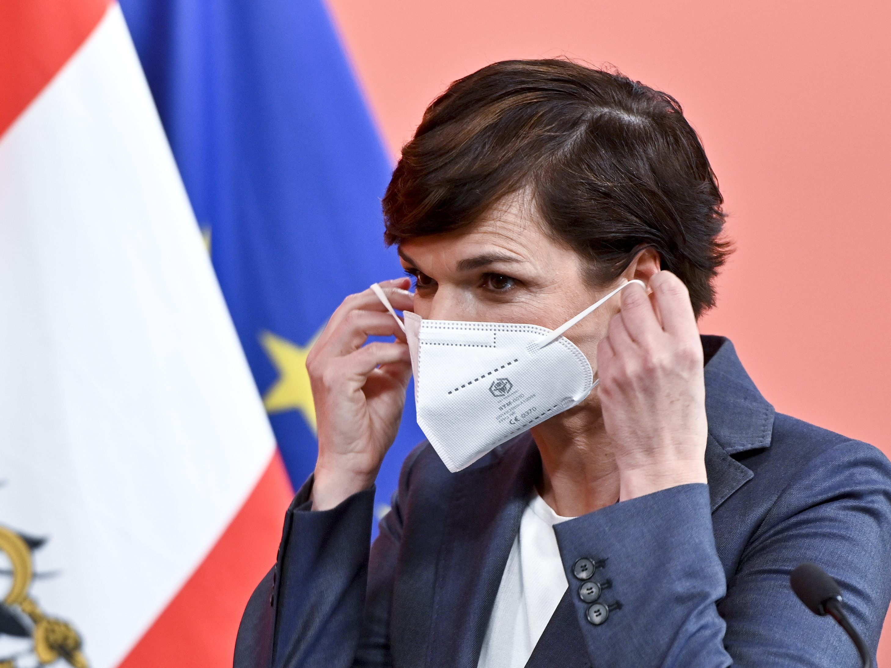 SPÖ-Chefin: "Dritte Welle kommt auf leisen Sohlen". SPÖ-Chefin: "Dritte Welle kommt auf leisen Sohlen".