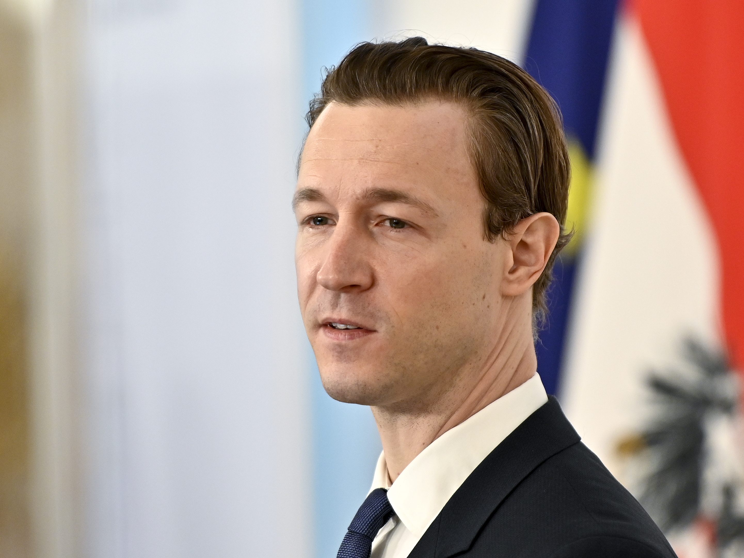 Finanzminister Gernot Blümel (ÖVP) sieht sich mit Rücktrittsforderungen konfrontiert Finanzminister Gernot Blümel (ÖVP) sieht sich mit Rücktrittsforderungen konfrontiert