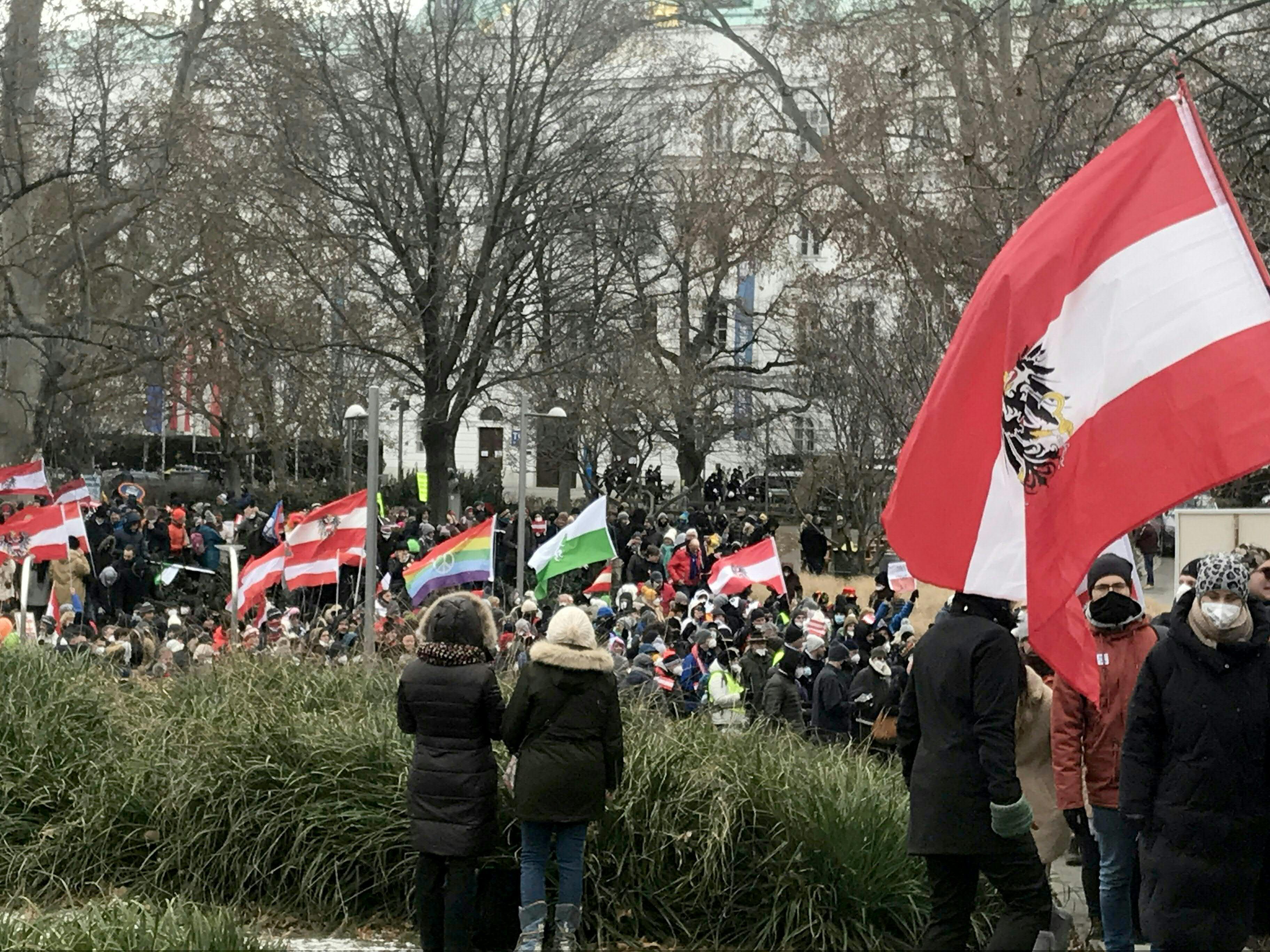 Wegen einer Fahrt zur Corona-Demo nach Wien gibt es in Tirol Ärger. Wegen einer Fahrt zur Corona-Demo nach Wien gibt es in Tirol Ärger.