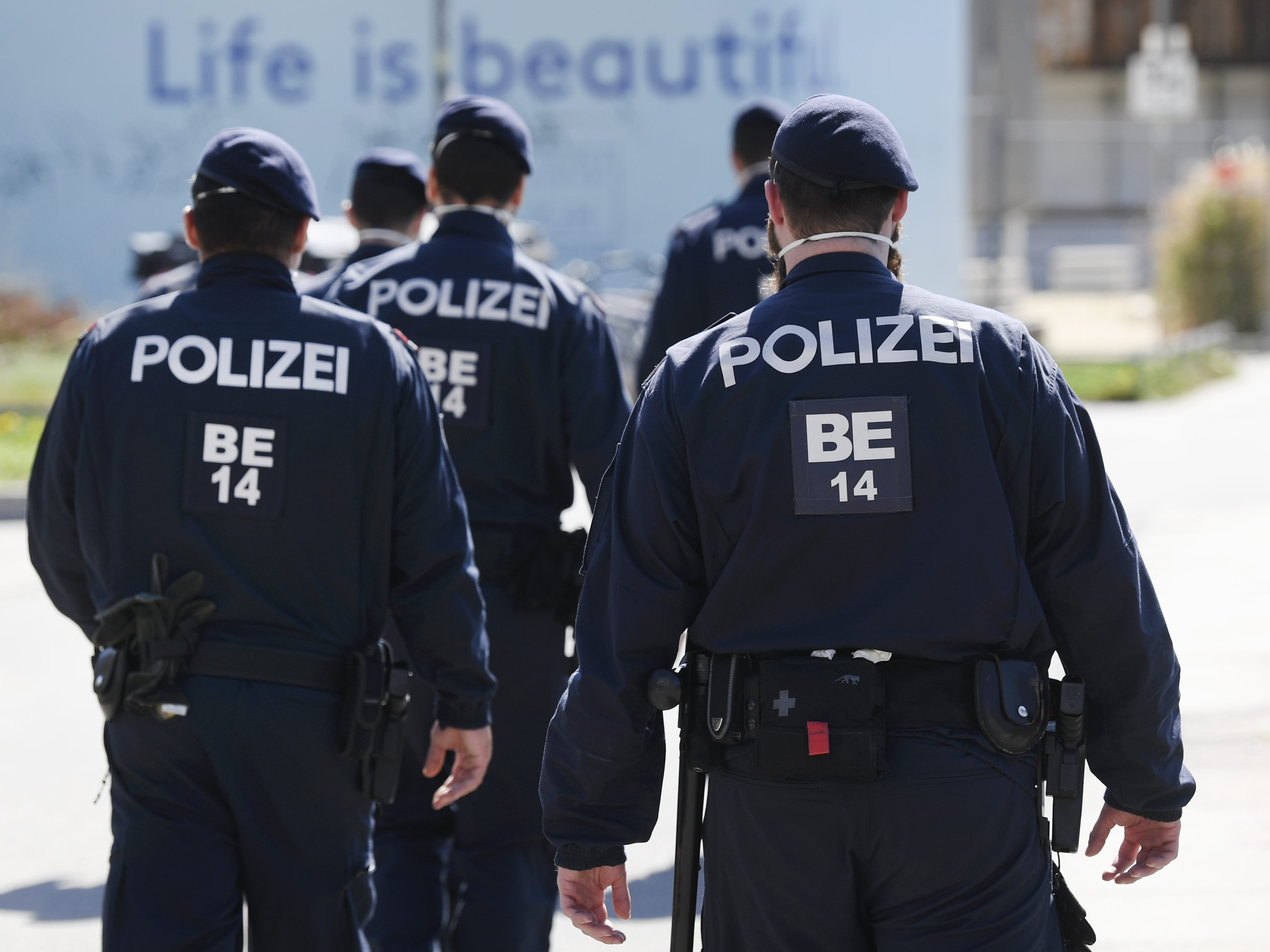 Seit Beginn der Pandemie 52 Spuckattacken auf Polizisten. Seit Beginn der Pandemie 52 Spuckattacken auf Polizisten.