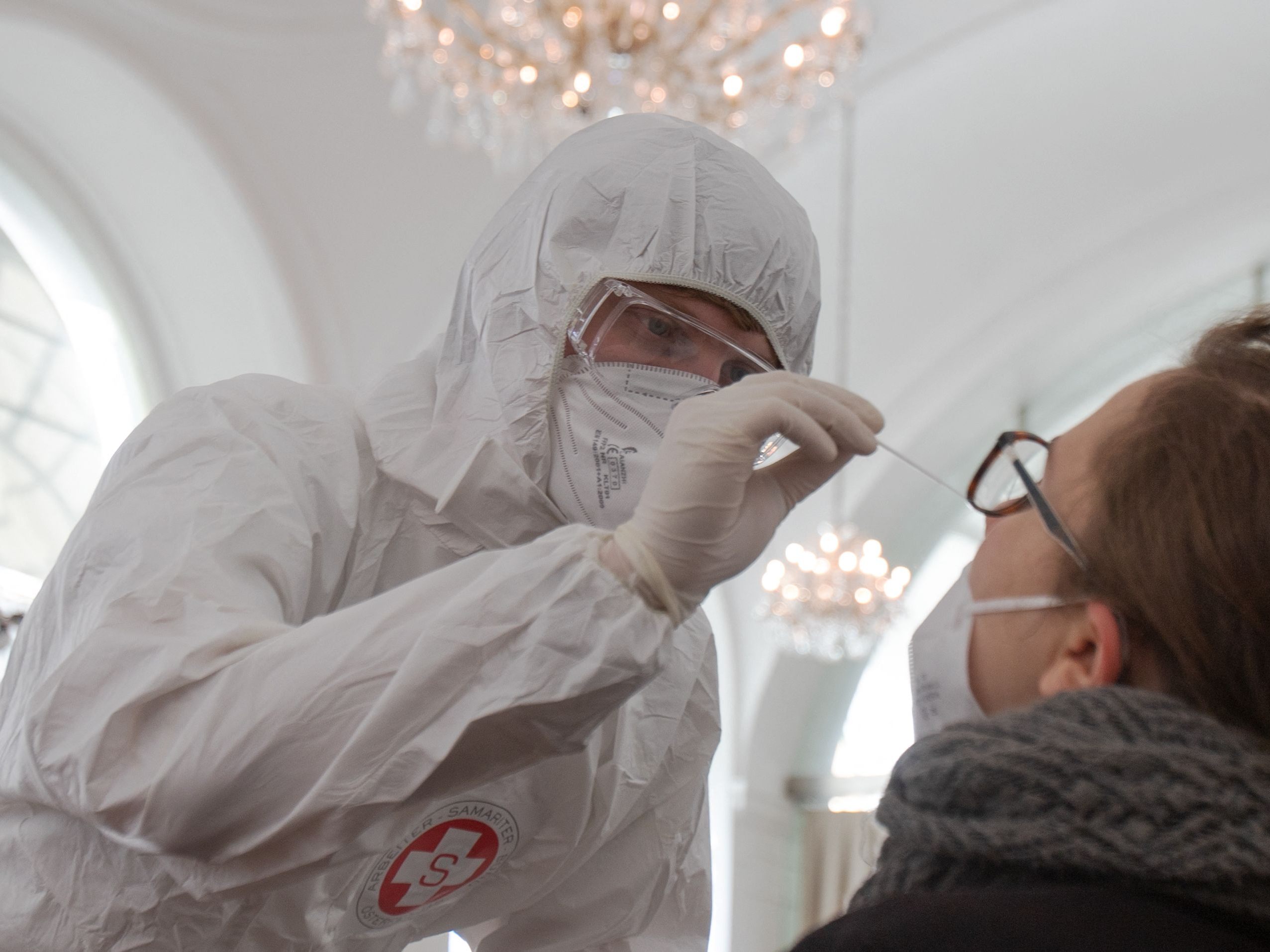 Am Samstag gab es in Österreich 3.344 registrierte Neuinfektionen mit dem Coronavirus. Am Samstag gab es in Österreich 3.344 registrierte Neuinfektionen mit dem Coronavirus.