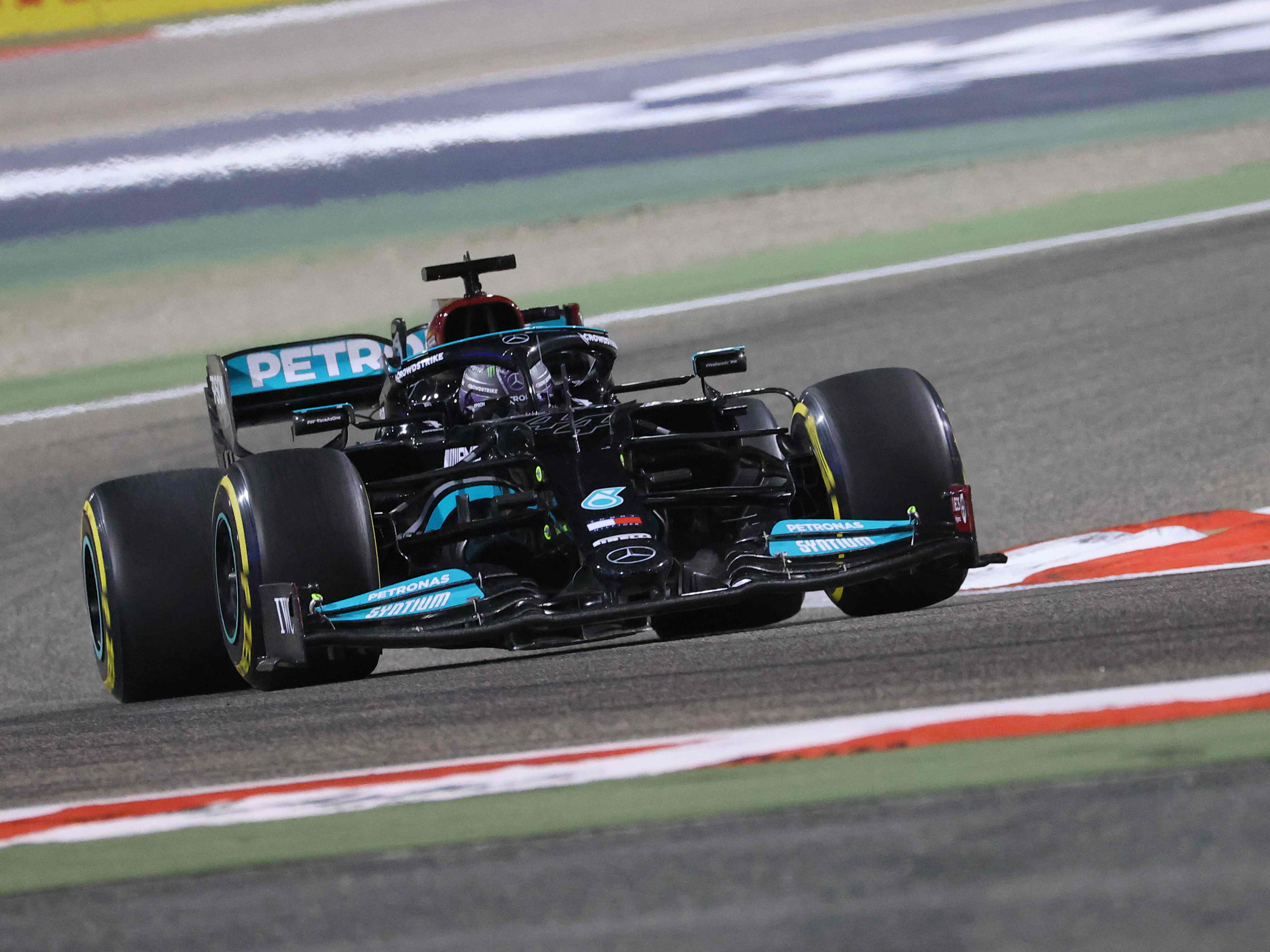 Lewis Hamilton krönte eine Fehlerfreie Leistung mit dem Sieg in Bahrain. Lewis Hamilton krönte eine Fehlerfreie Leistung mit dem Sieg in Bahrain.