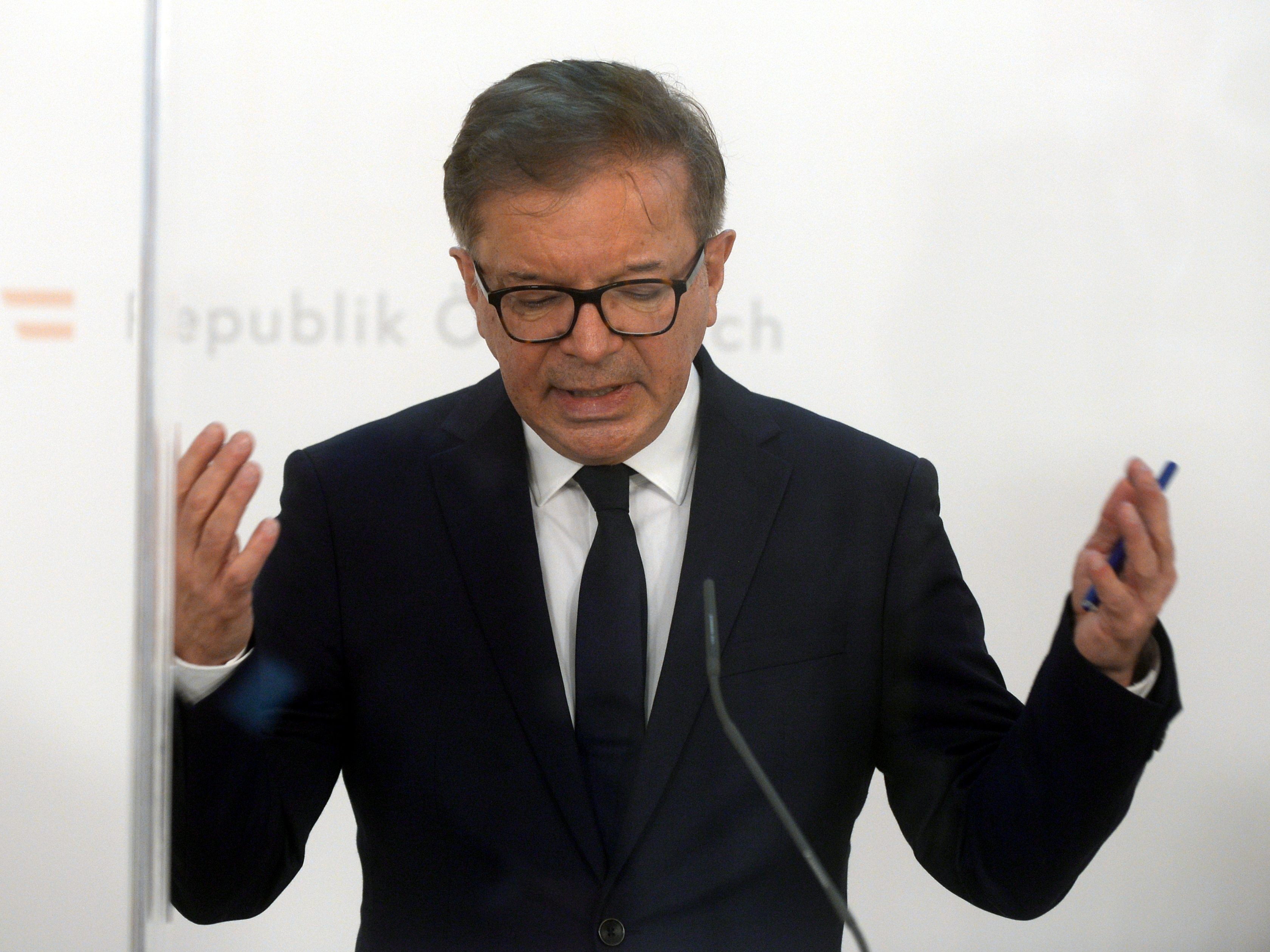 Gesundheitsminister Rudolf Anschober und die Bundesregierung könnten dem Druck auf Lockerungen nachgeben.