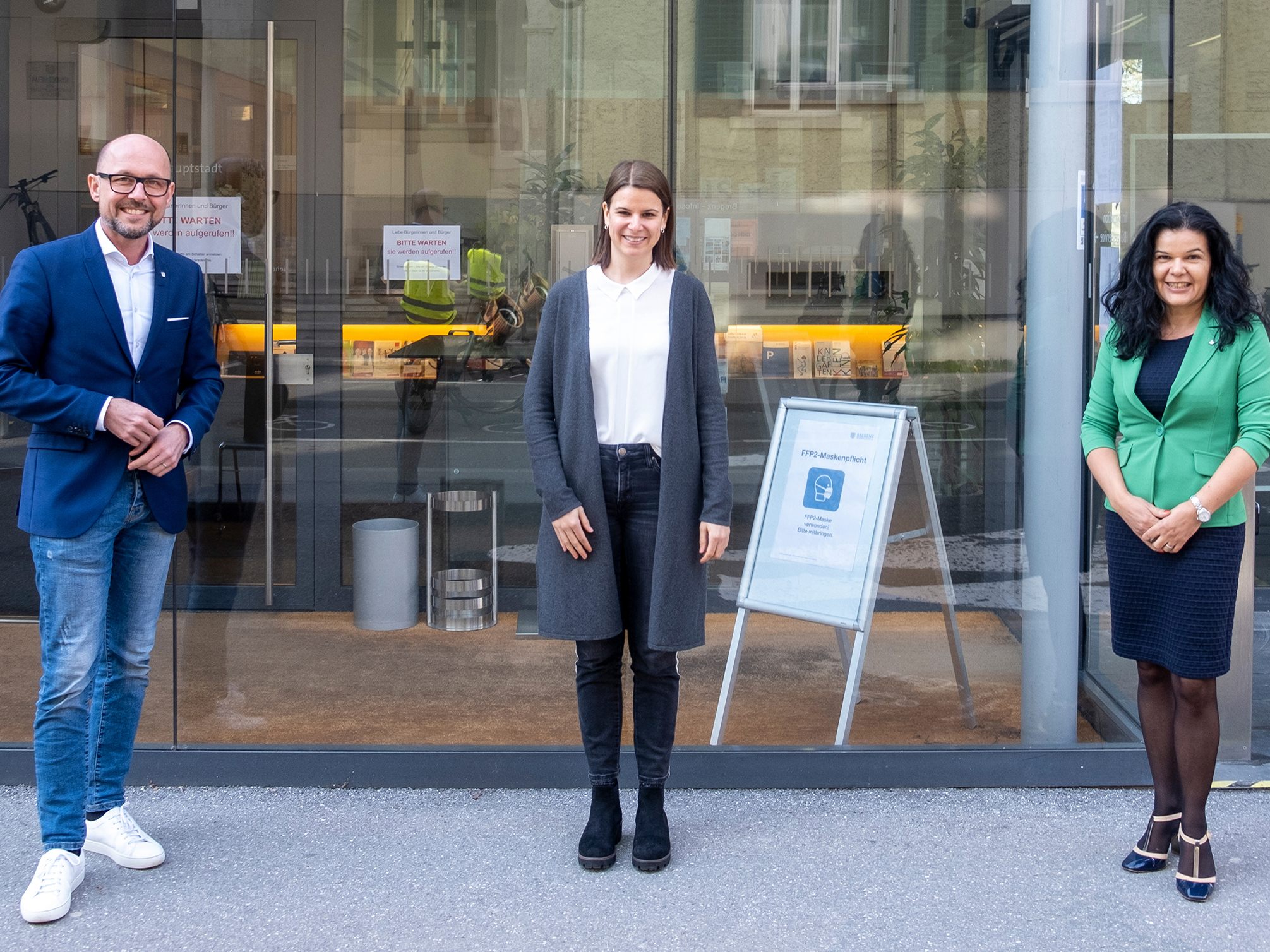 Bürgermeister Michael Ritsch, Carina Kirisits und Vizebürgermeister Sandra Schoch.