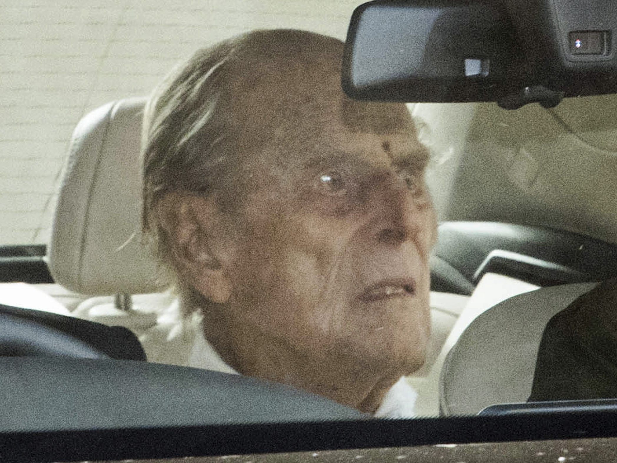 Herzoperation überstanden: Prinz Philip aus Krankenhaus entlassen. Herzoperation überstanden: Prinz Philip aus Krankenhaus entlassen.