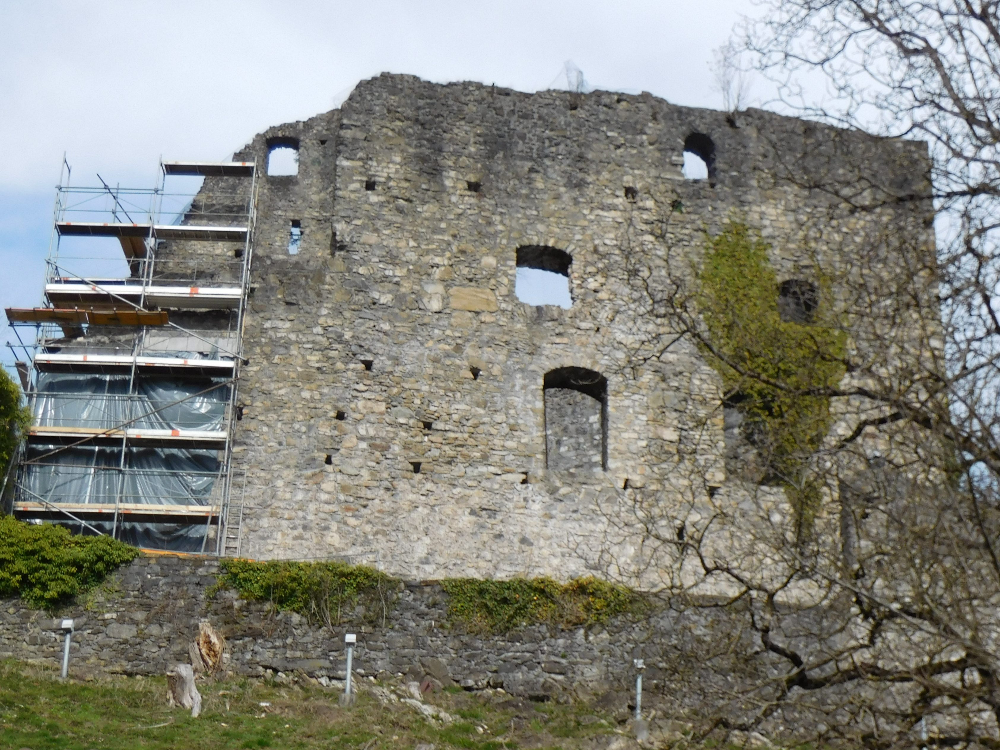 Aktuell laufen an der Burgruine Jagdberg die Sanierung im Bereich des Palas Aktuell laufen an der Burgruine Jagdberg die Sanierung im Bereich des Palas