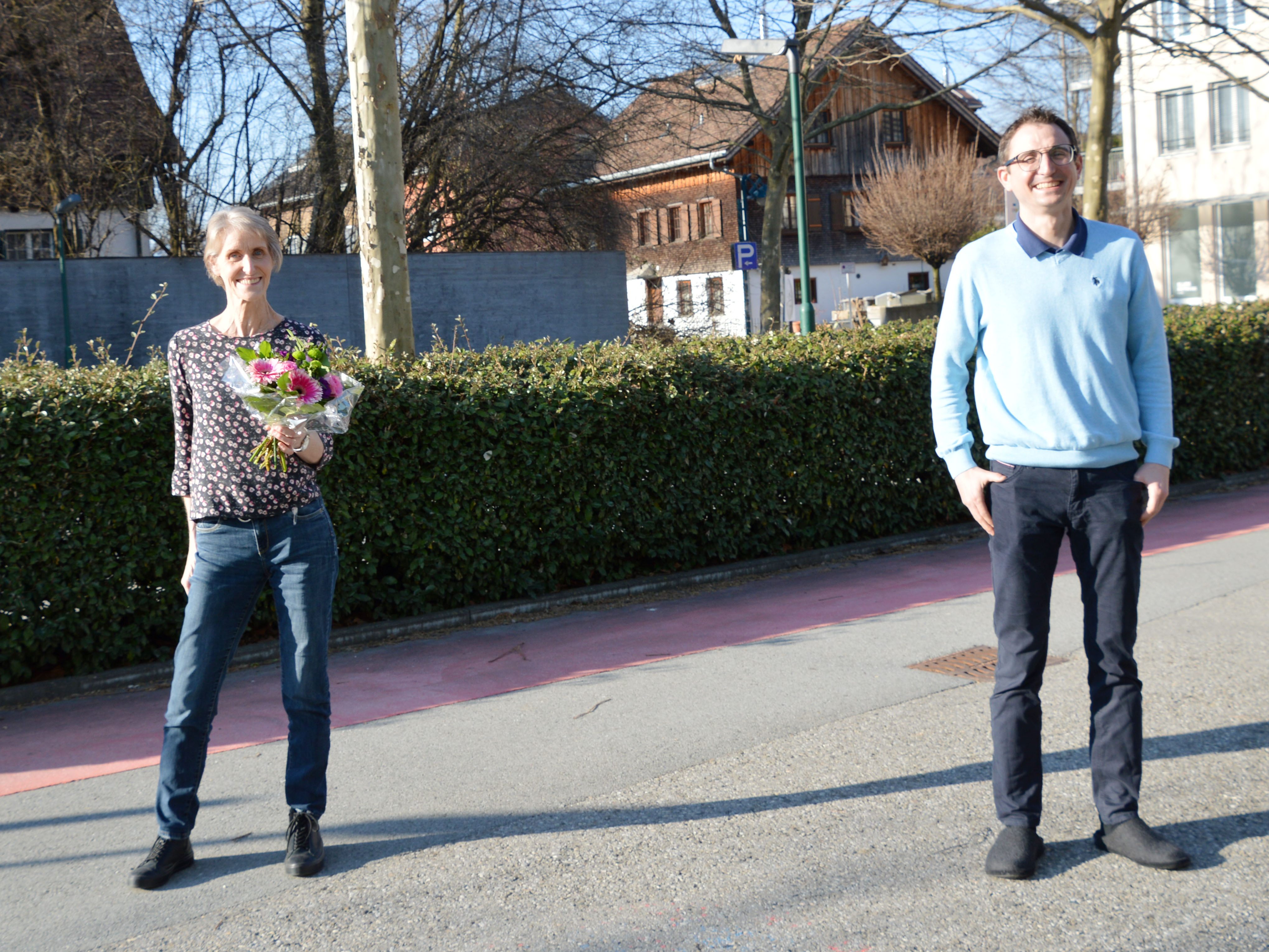 Sozialzentrum-Geschäftsführer Christoph Sutter freut sich über die neue Pflegedienstleiterin Eva Maria van Rooijen Sozialzentrum-Geschäftsführer Christoph Sutter freut sich über die neue Pflegedienstleiterin Eva Maria van Rooijen