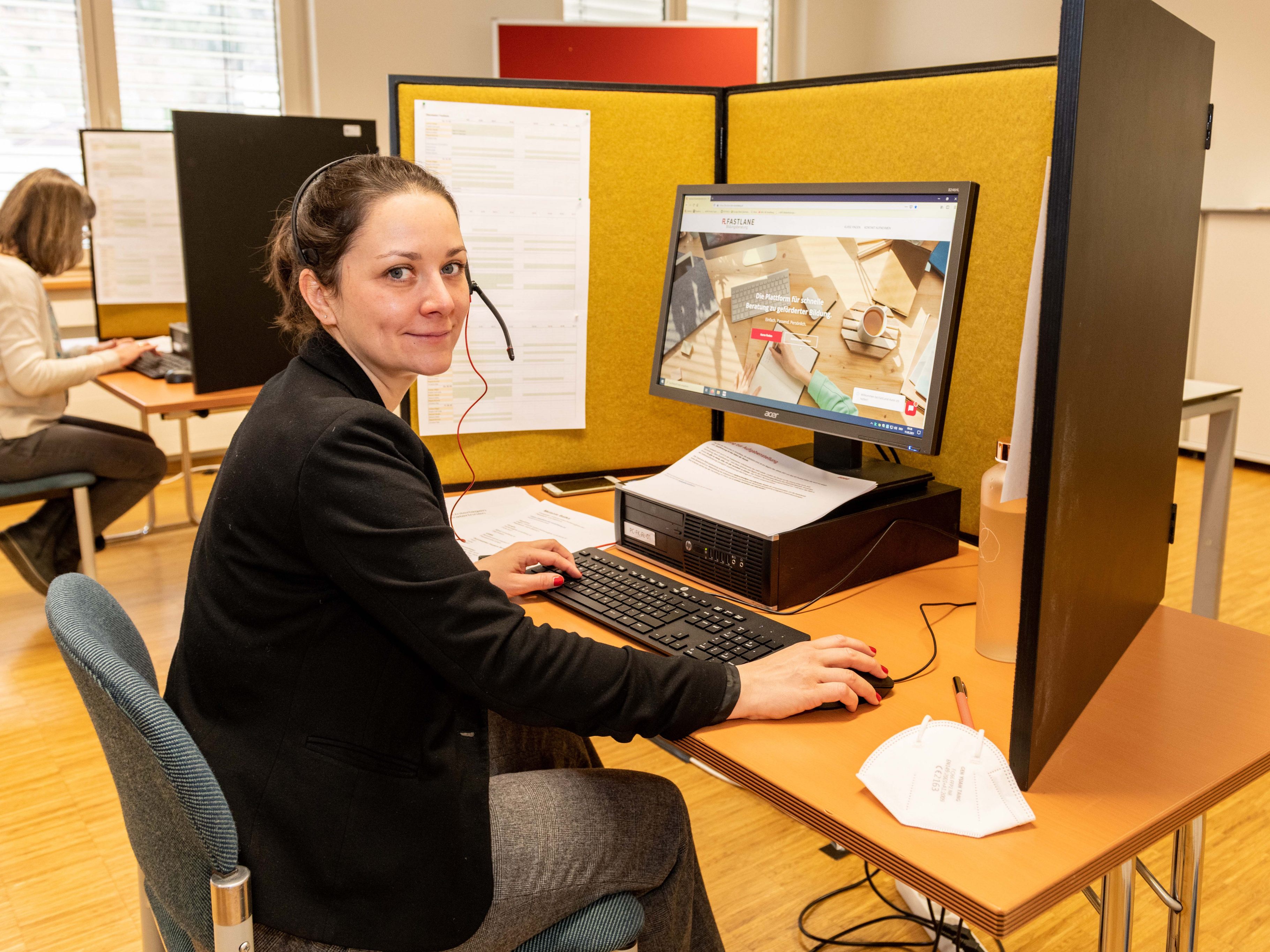 Melanie Batke vom BIFO und vier Kolleginnen sind als erste FastLane-Beraterinnen am Ball. (Foto: Jürgen Gorbach)