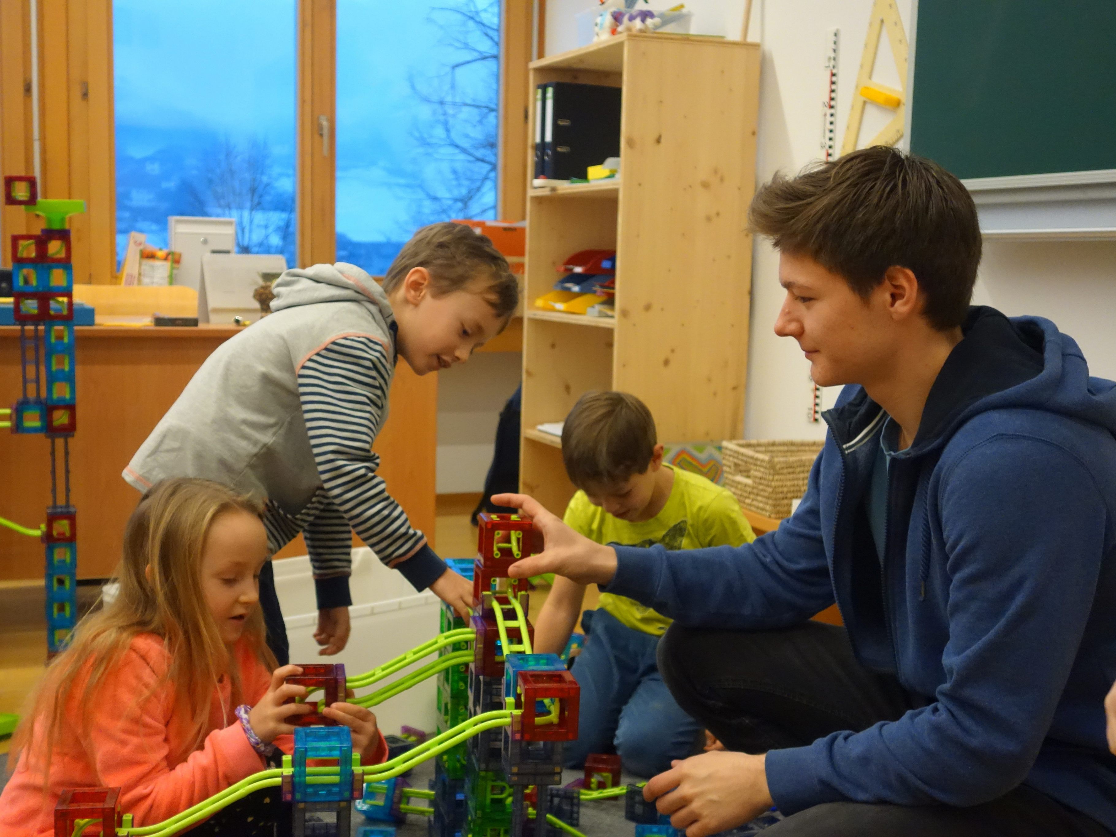 Jona Blank machte bei seinem Freiwilligen Sozialjahr in der Kinderbetreuung in Egg wertvolle Erfahrungen im Sozialbereich.
