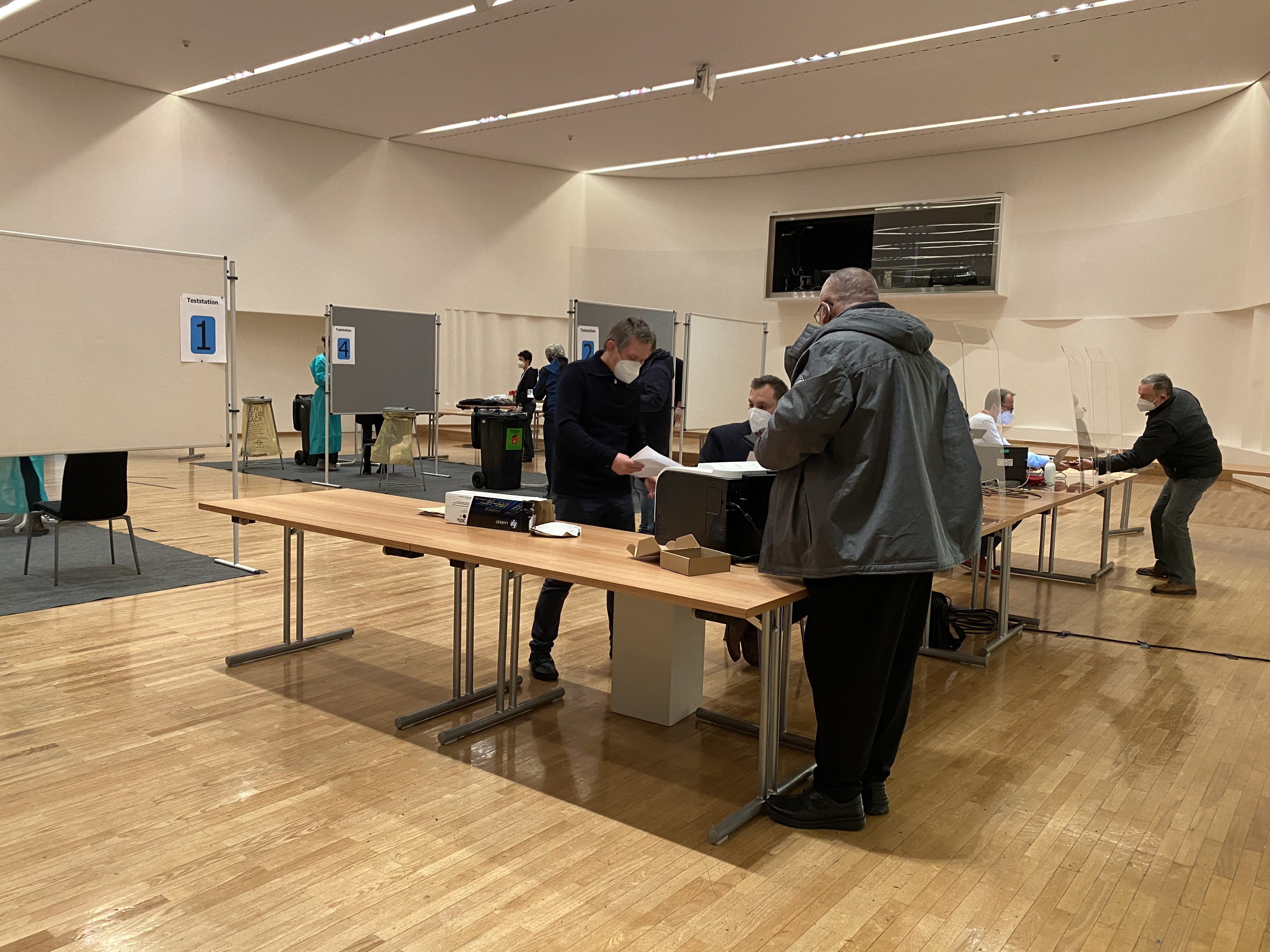 Über 14.000 Menschen ließen sich bisher testen. Über 14.000 Menschen ließen sich bisher testen.