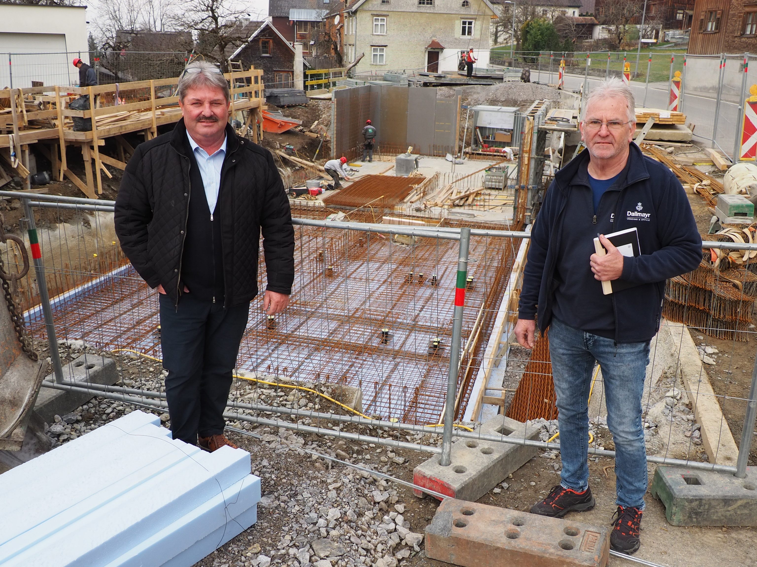 Bürgermeister Gerold Mähr und der Obmann der Konsumgenossenschaft Robert Gohm Bürgermeister Gerold Mähr und der Obmann der Konsumgenossenschaft Robert Gohm