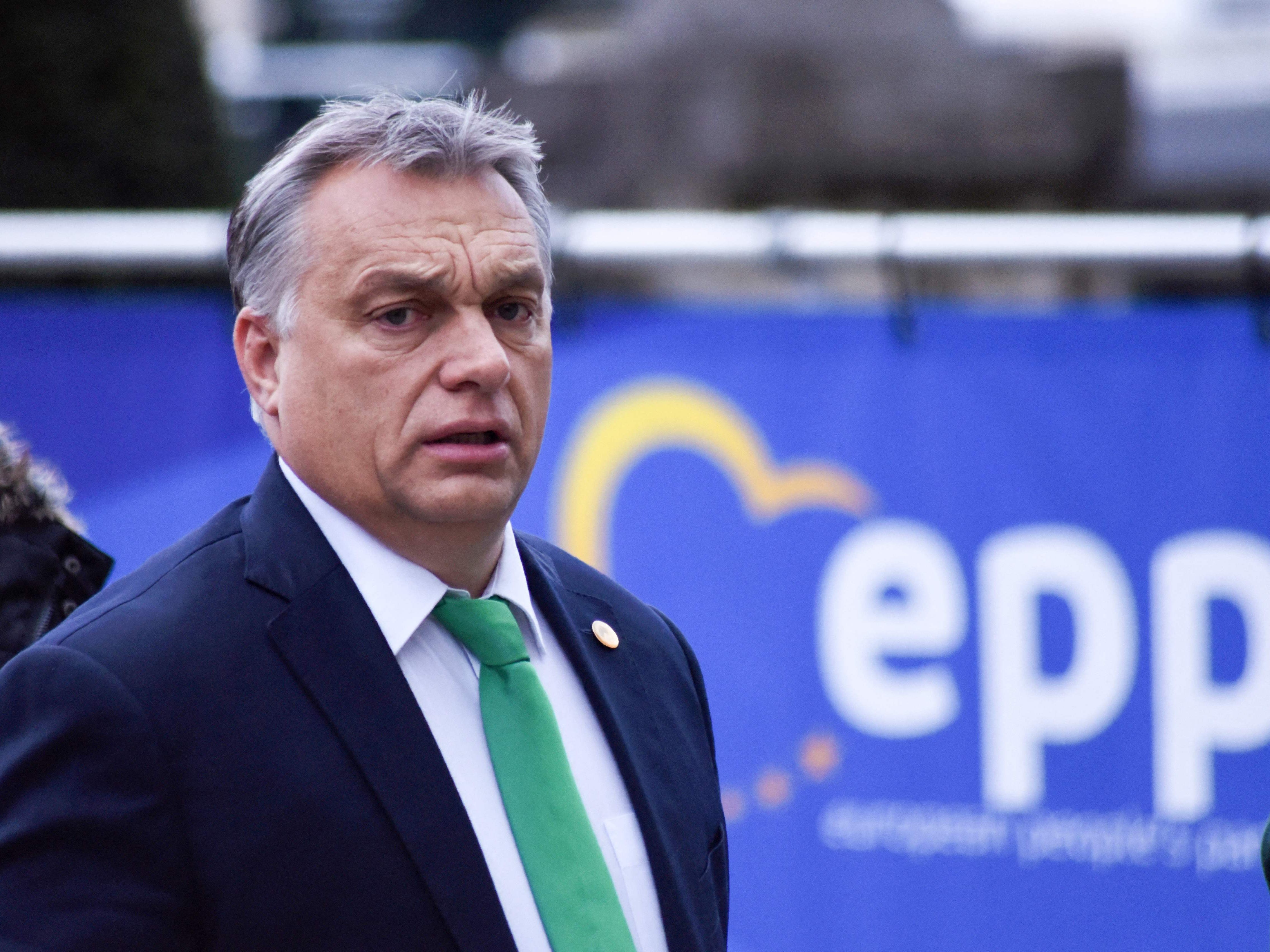 "Ich informiere Sie hiermit, dass die Fidesz-Europaabgeordneten ihre Mitgliedschaft in der EVP-Fraktion beenden",