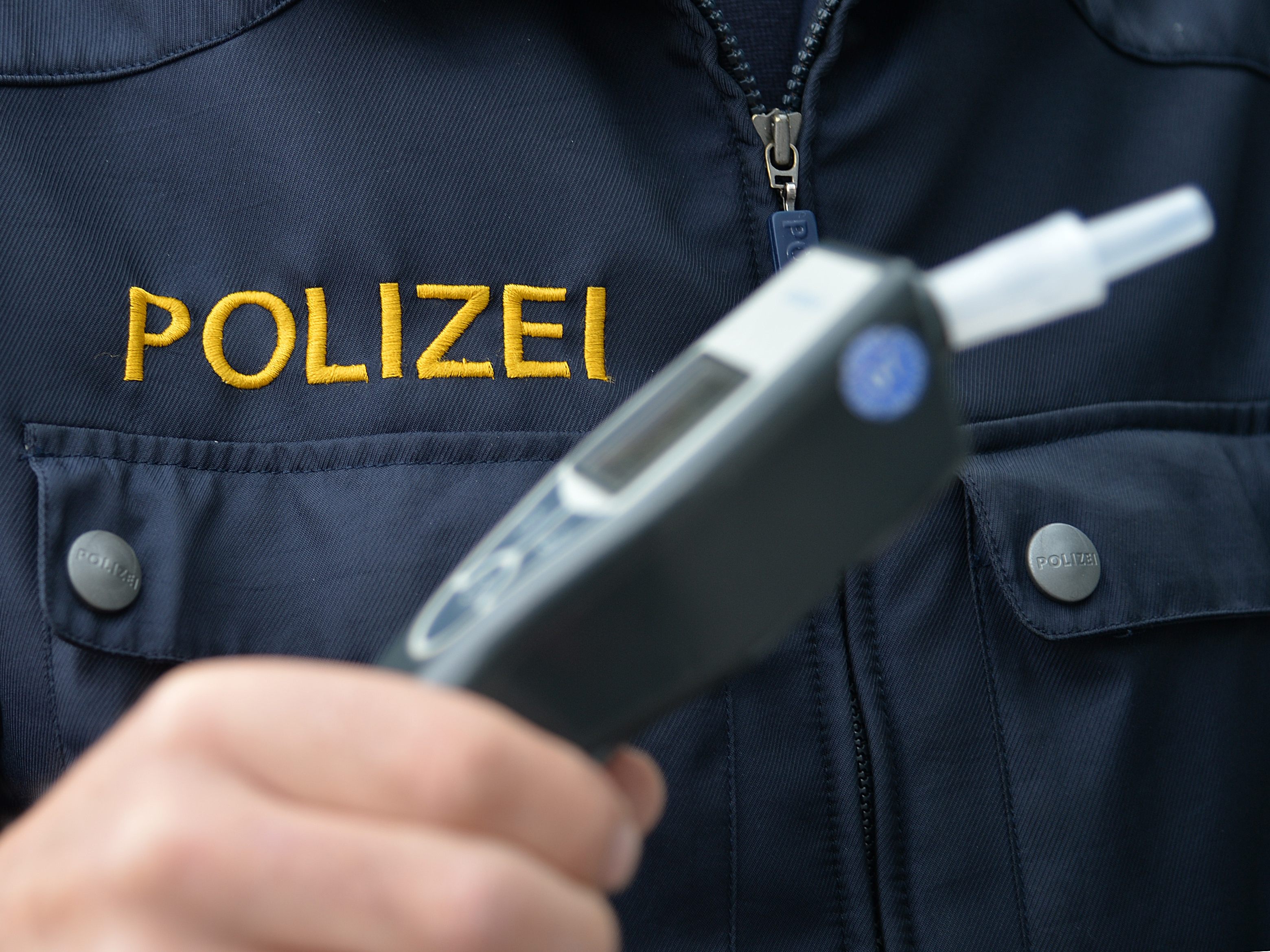 Bei der Kontrolle wurde ein zu hoher Alkoholwert festgestellt. Bei der Kontrolle wurde ein zu hoher Alkoholwert festgestellt.