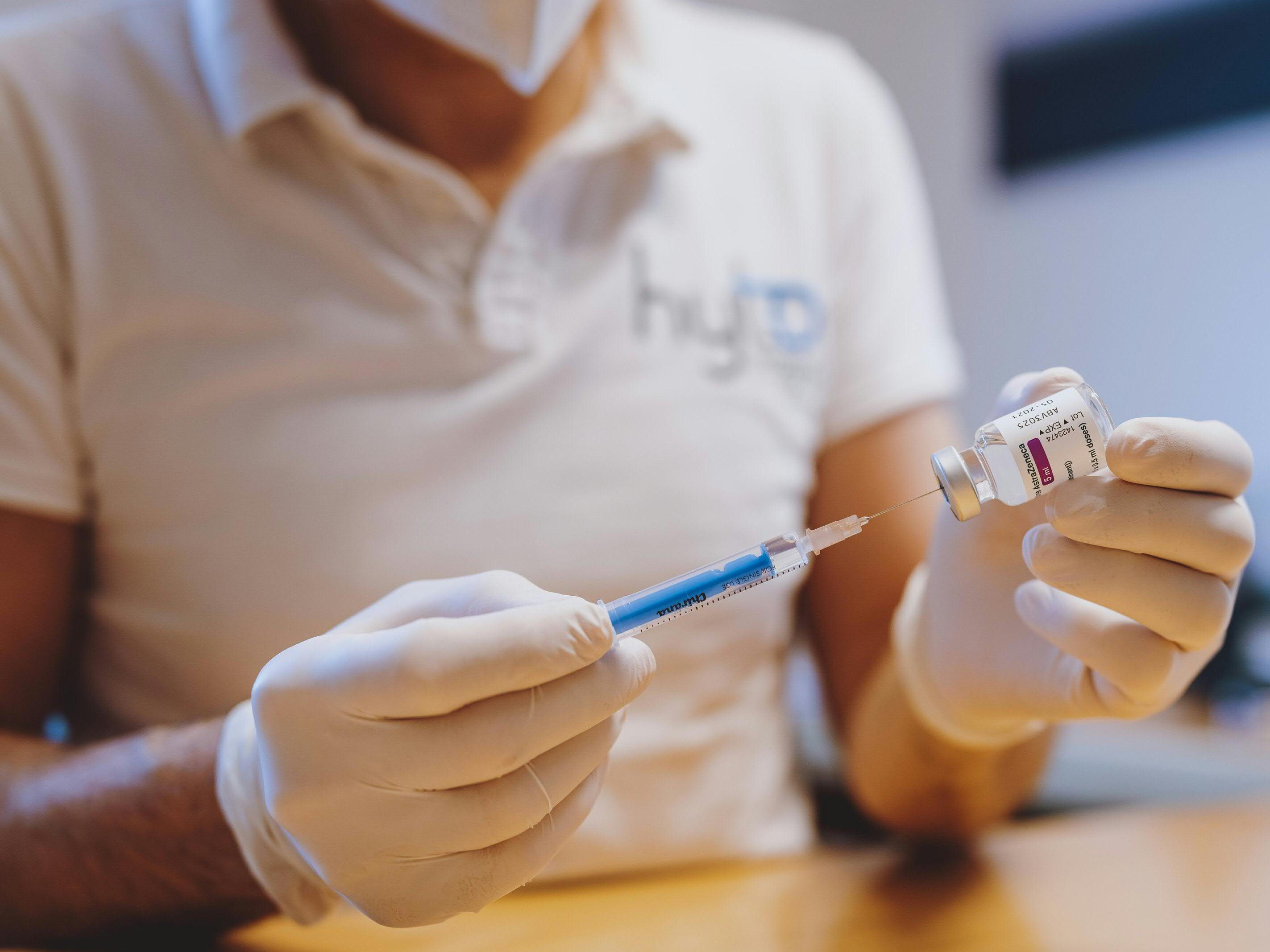 Es wird weiterhin mit AstraZeneca geimpft. Es wird weiterhin mit AstraZeneca geimpft.