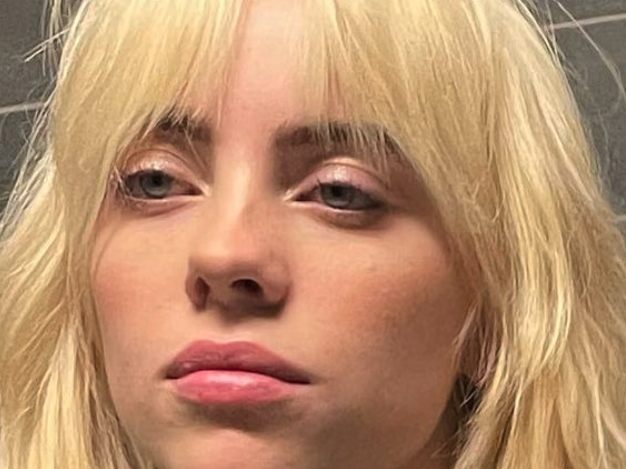 Billie Eilish ist jetzt blond.