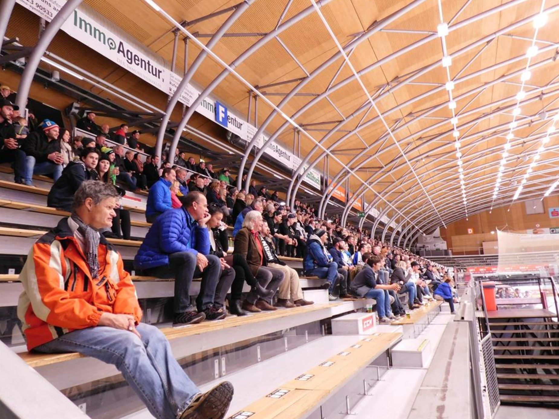 Im Dornbirner Messestadion entsteht eine neue unterbaute Tribüne Im Dornbirner Messestadion entsteht eine neue unterbaute Tribüne