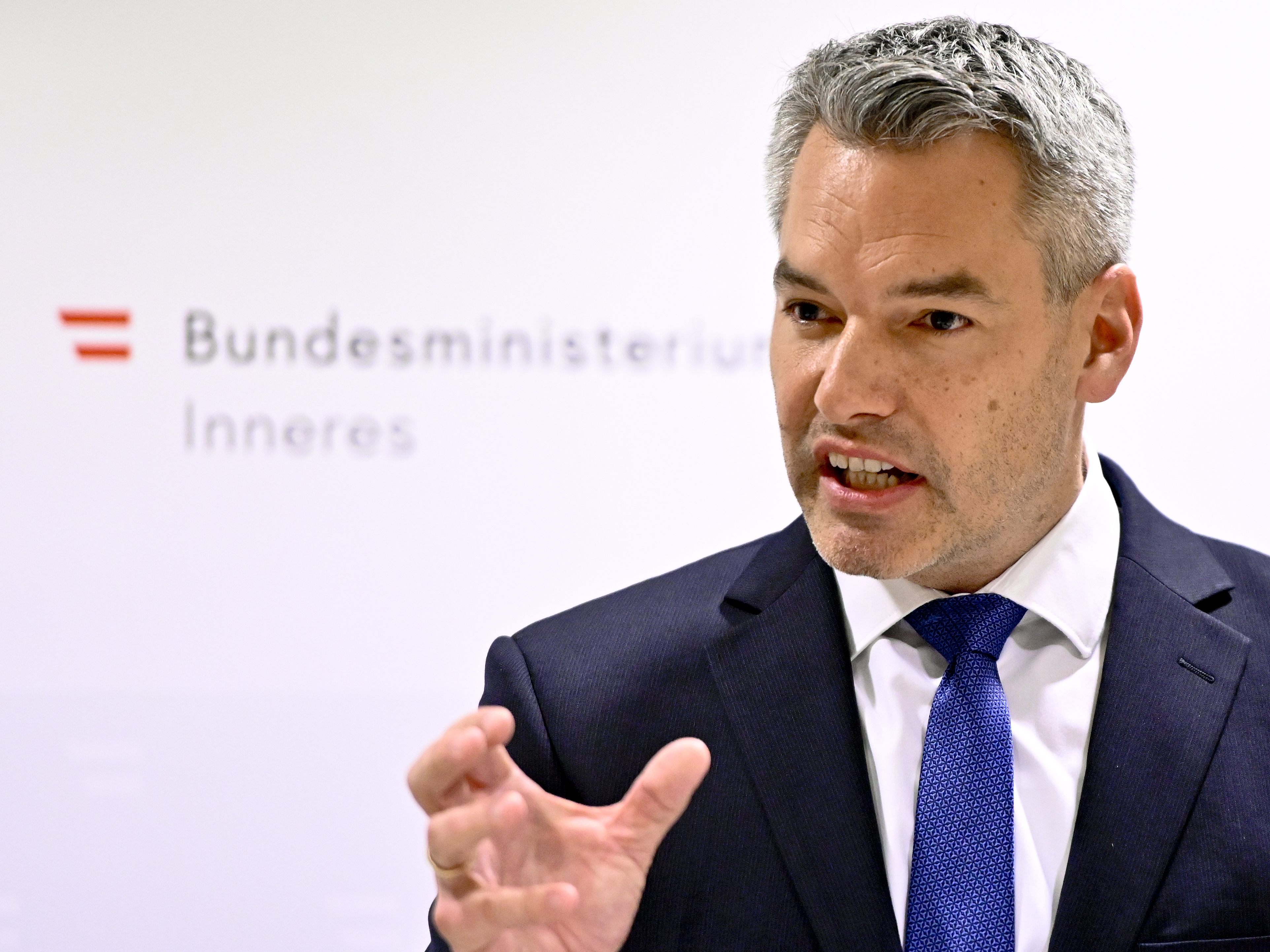 Innenminister Nehammer zeigte den Mann an.