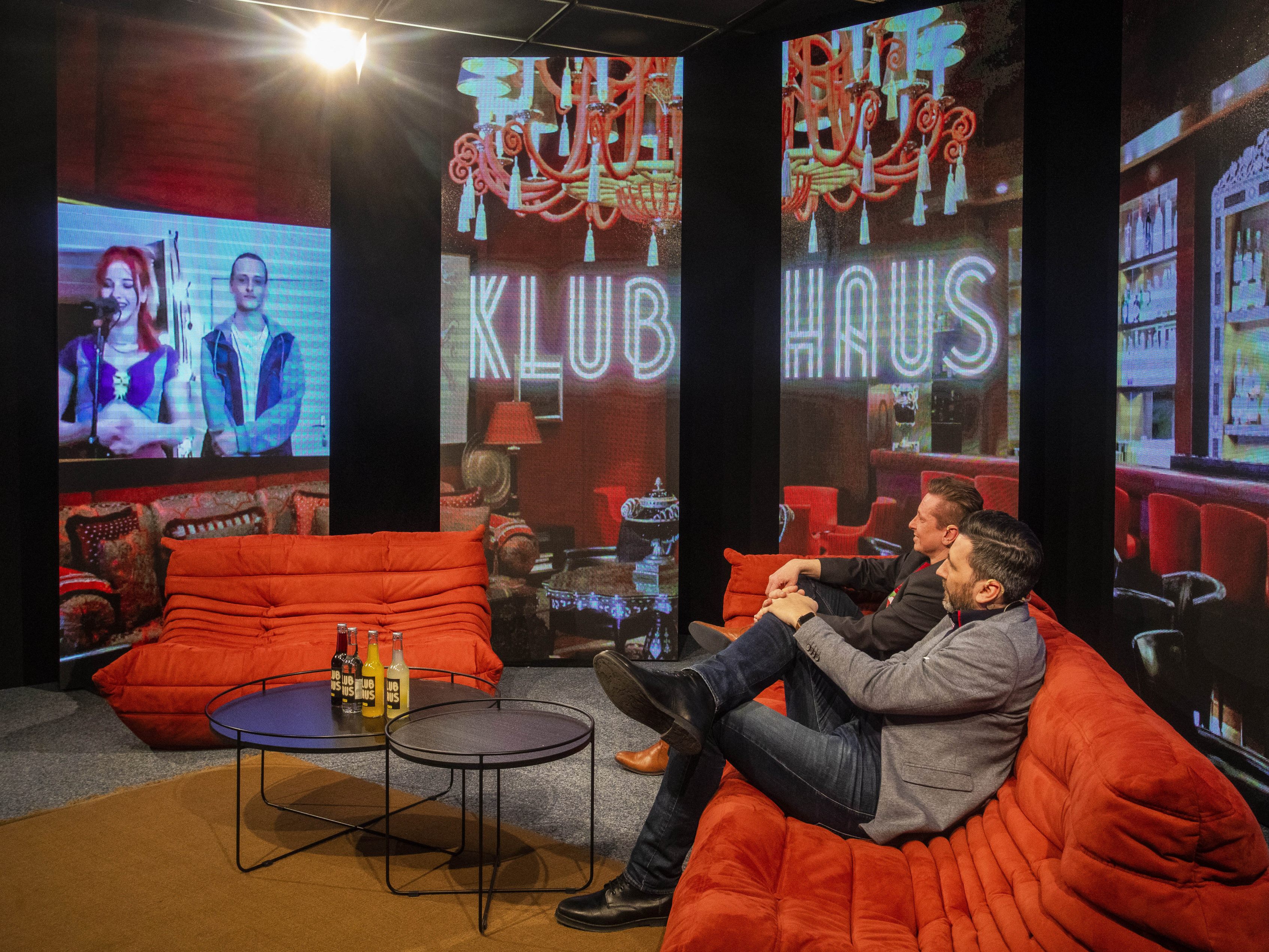 Nika und D.A.R.I.O., zwei Hip-Hop-Newcomer mit Vorarlberger Wurzeln gastieren via Zoom im Klubhaus.