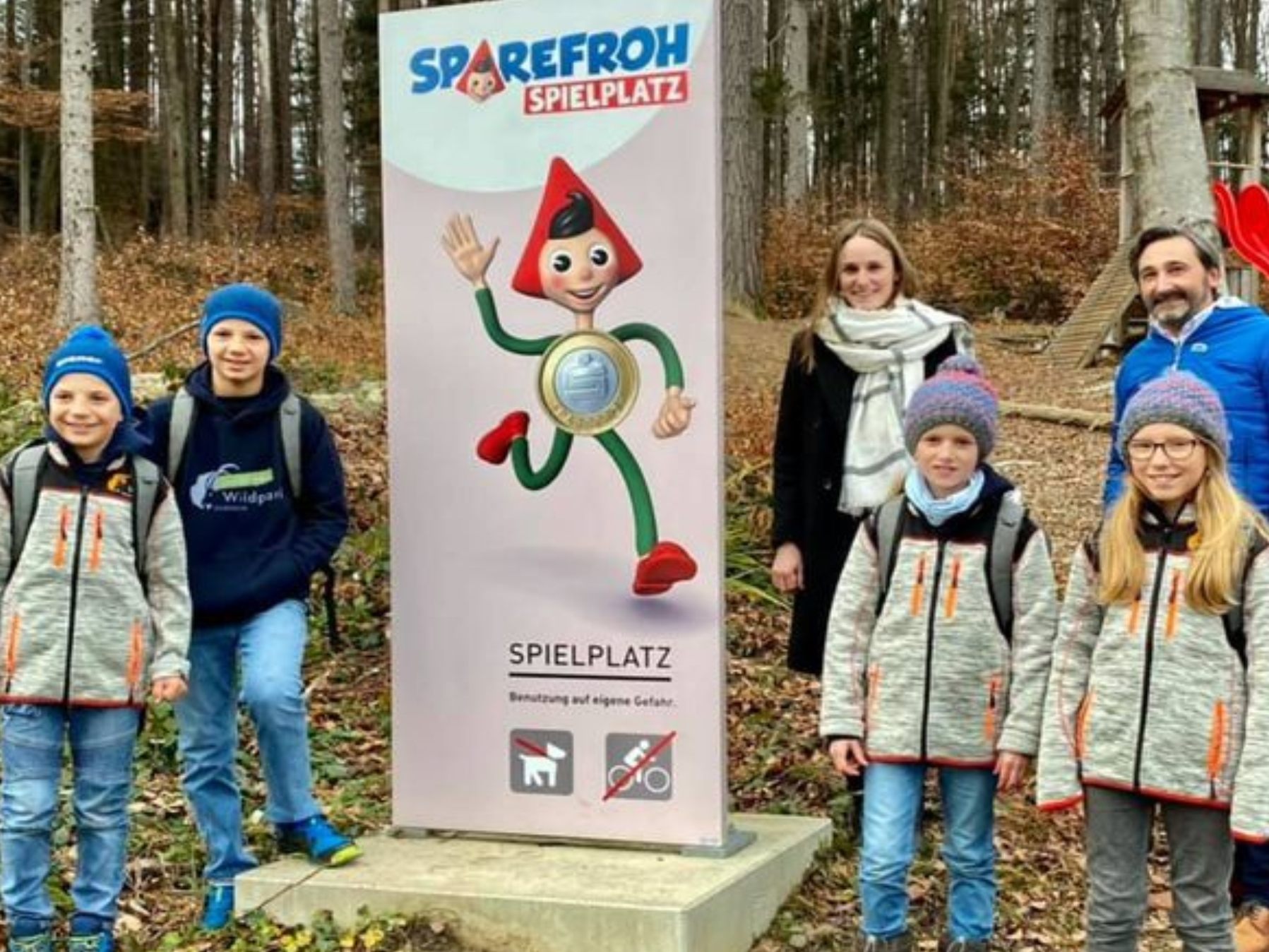Die Feldkircher Sparkasse bedankte sich bei den engagierten jungen Tierfreunden Die Feldkircher Sparkasse bedankte sich bei den engagierten jungen Tierfreunden
