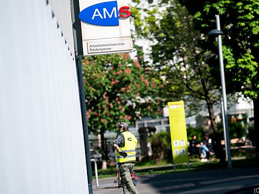 Die Coronakrise belastet weiterhin den Arbeitsmarkt Die Coronakrise belastet weiterhin den Arbeitsmarkt