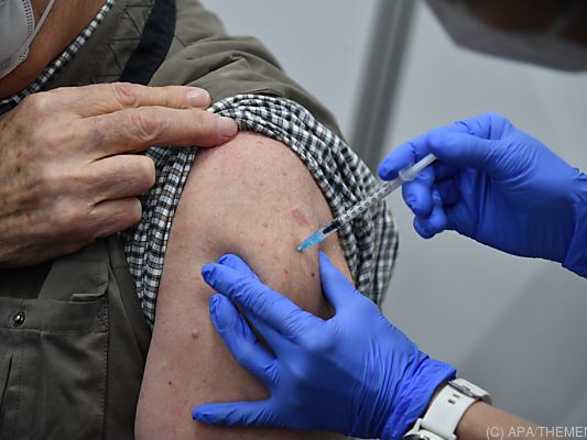 Eine Milliarde Stiche mit Corona-Impfstoffen