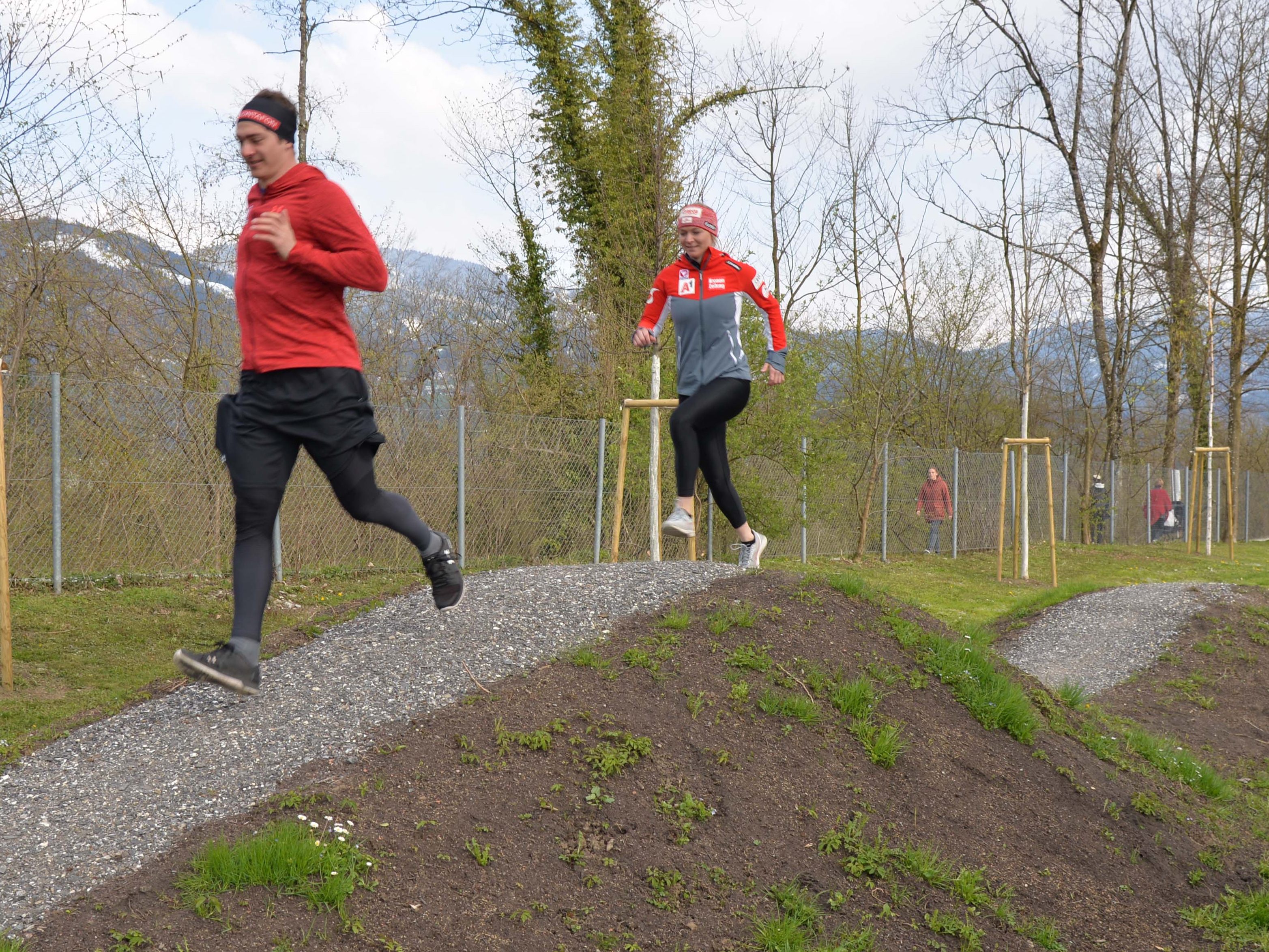 Ariane Rädler und Alessandro Hämmerle im neuen Crosslaufparcours. Ariane Rädler und Alessandro Hämmerle im neuen Crosslaufparcours.