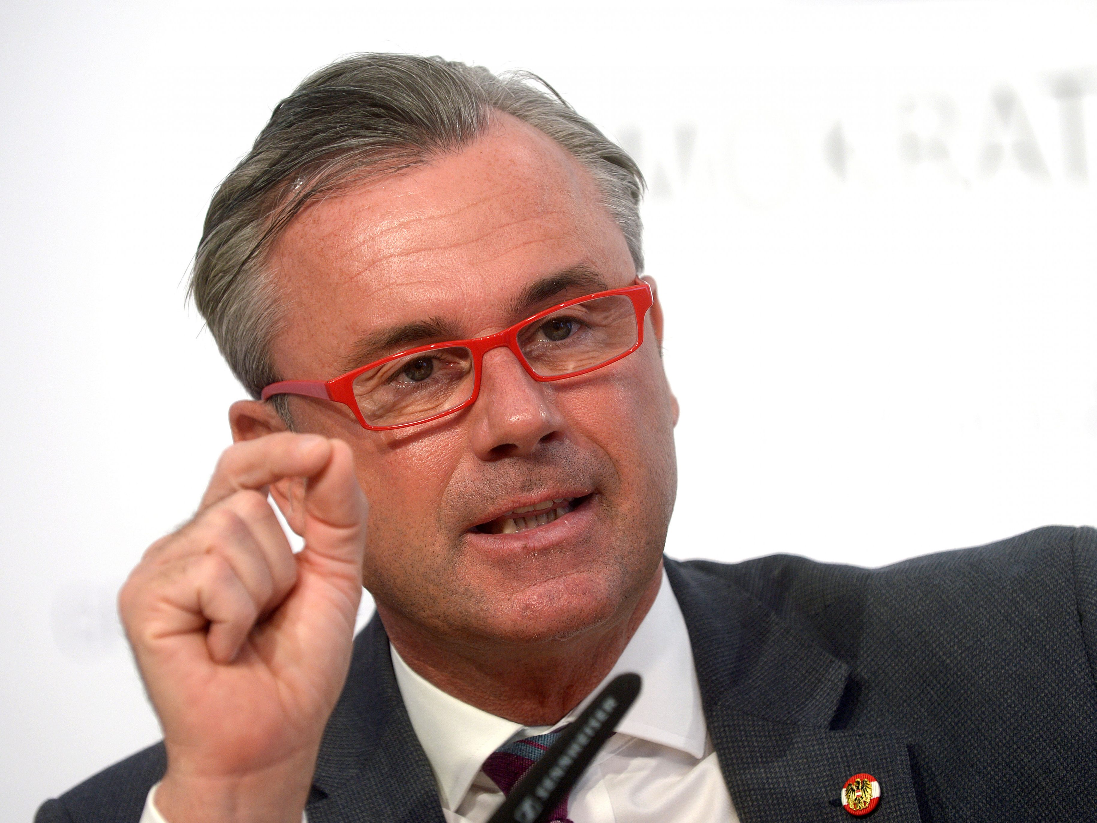 Hofer geht drei Wochen auf Reha. Hofer geht drei Wochen auf Reha.