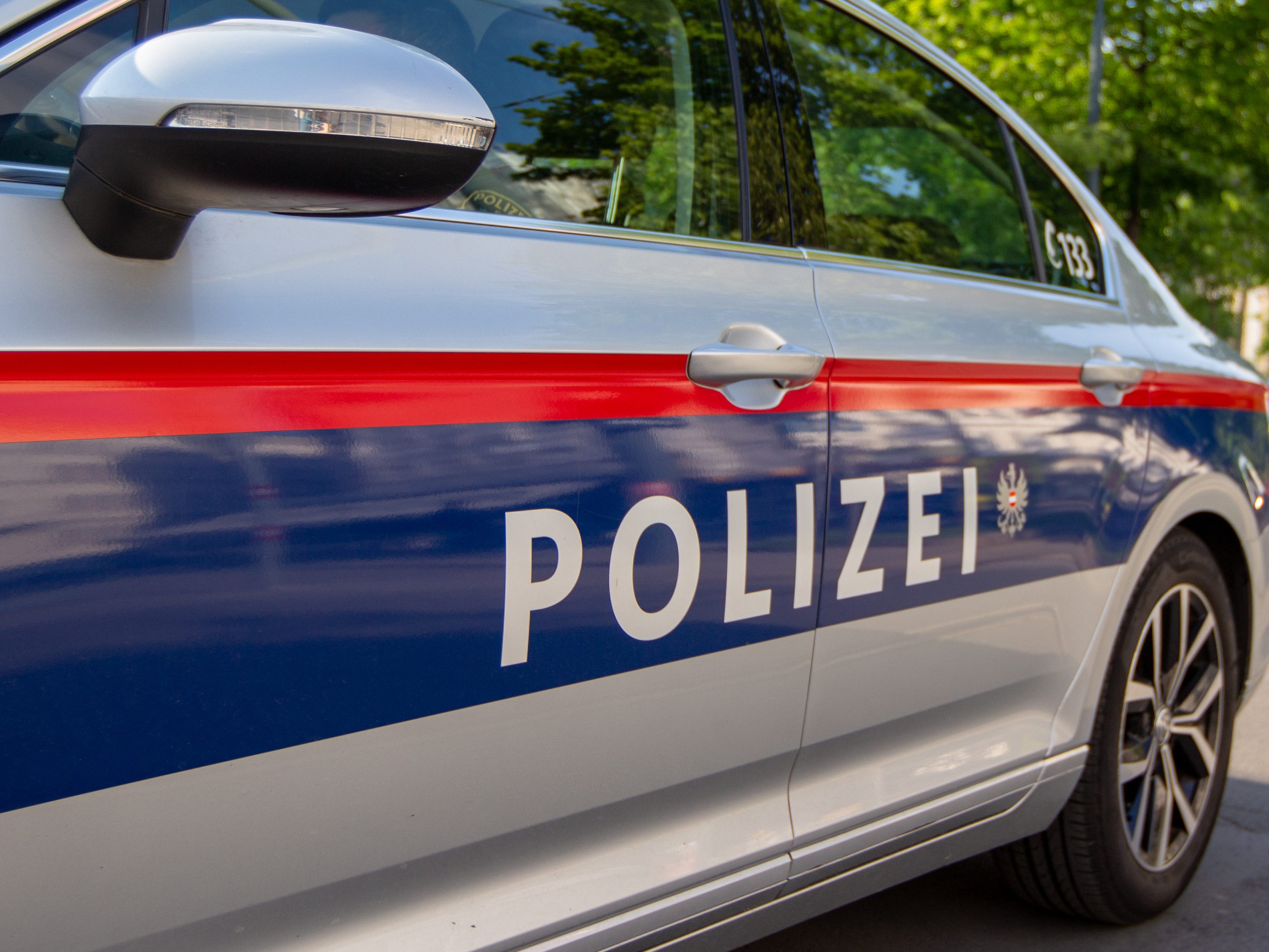 27-jährige Spaziergängerin erlitt Stichverletzung.