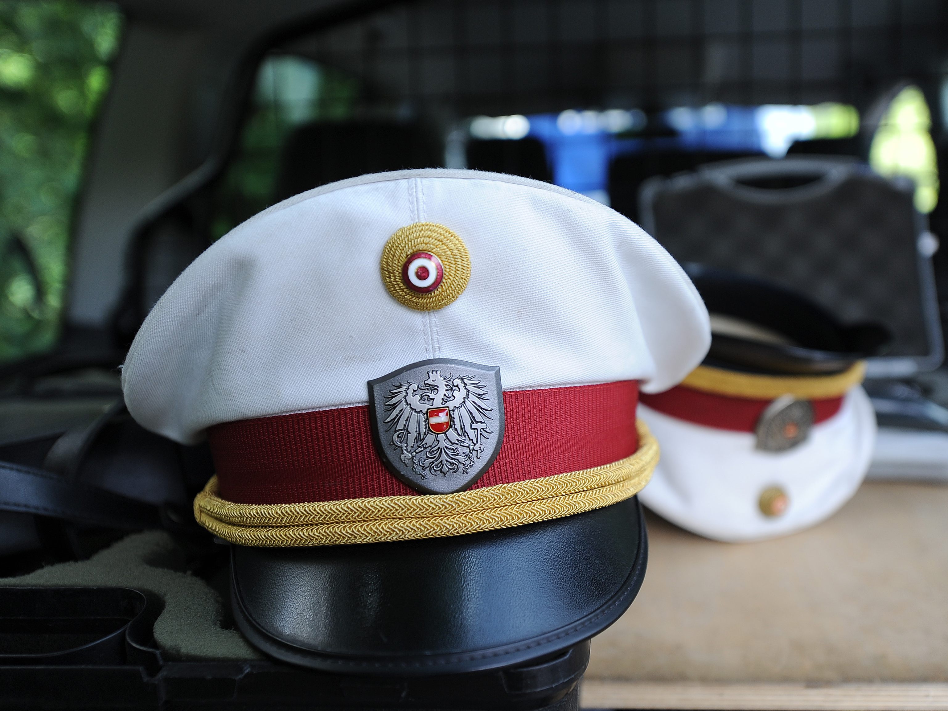 Der 37-Jährige erbeutete bei den Diebestouren rund 10.000 Euro. Der 37-Jährige erbeutete bei den Diebestouren rund 10.000 Euro.
