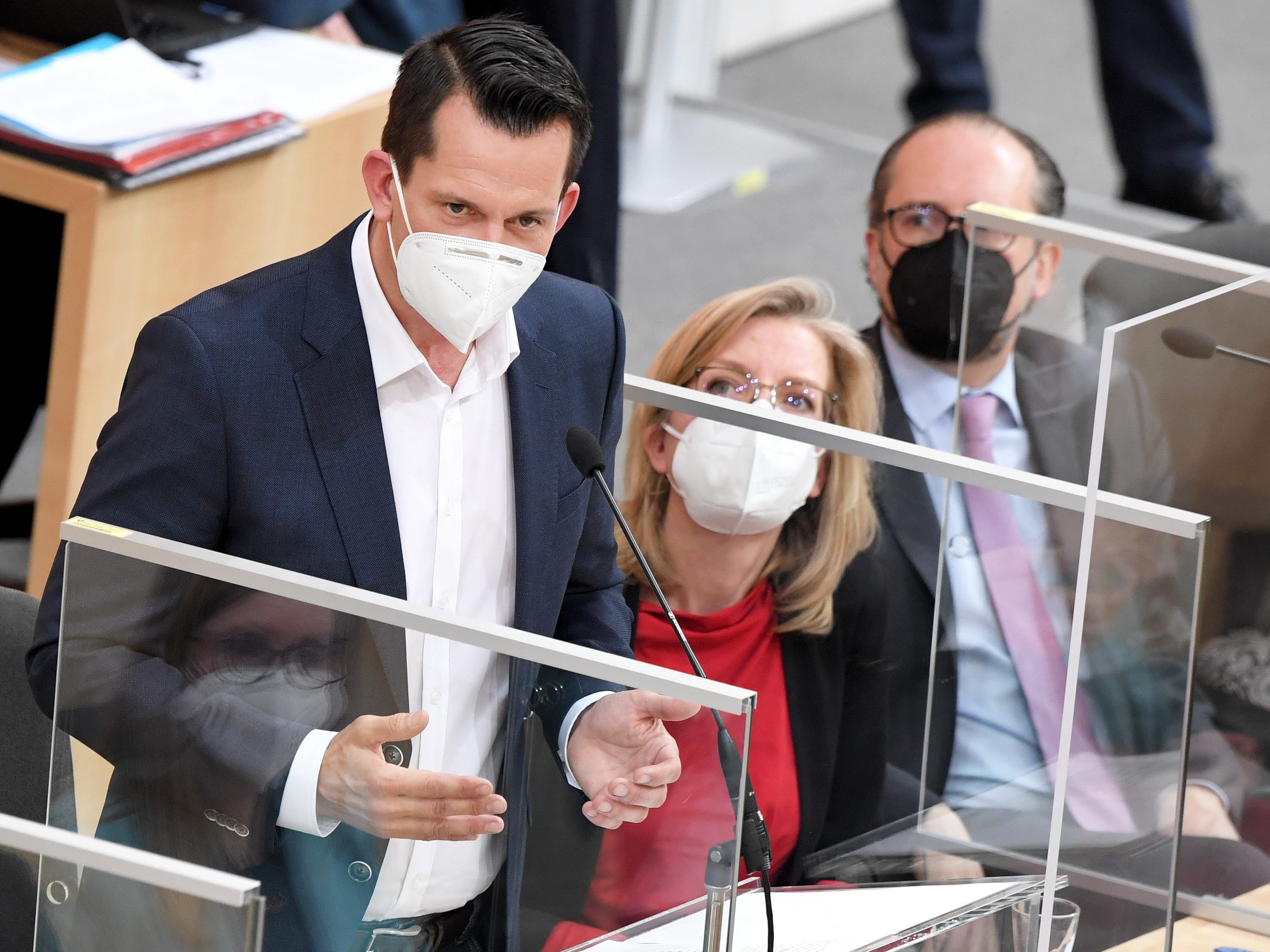 Sozial- und Gesundheitsminister Wolfgang Mückstein (Grüne) im Rahmen einer Sitzung des Nationalrates im Parlamentsausweichquartier in der Hofburg in Wien.
