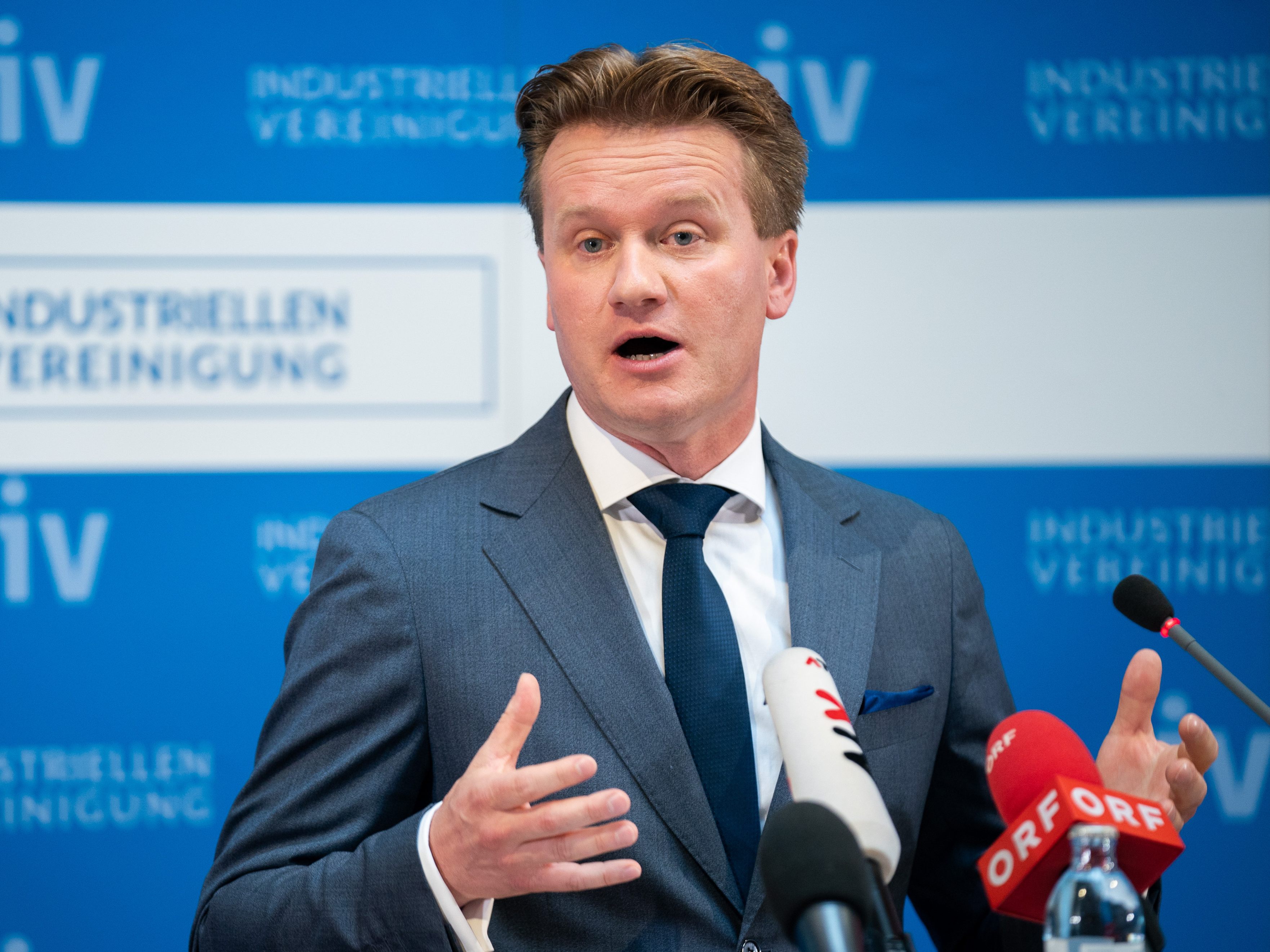 Knill baut auf eine Verhandlungslösung. Knill baut auf eine Verhandlungslösung.