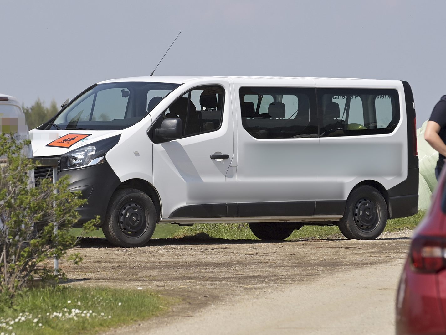 Das Kind dürfte auf die Straße gelaufen und von dem Kleinbus überfahren worden sein.