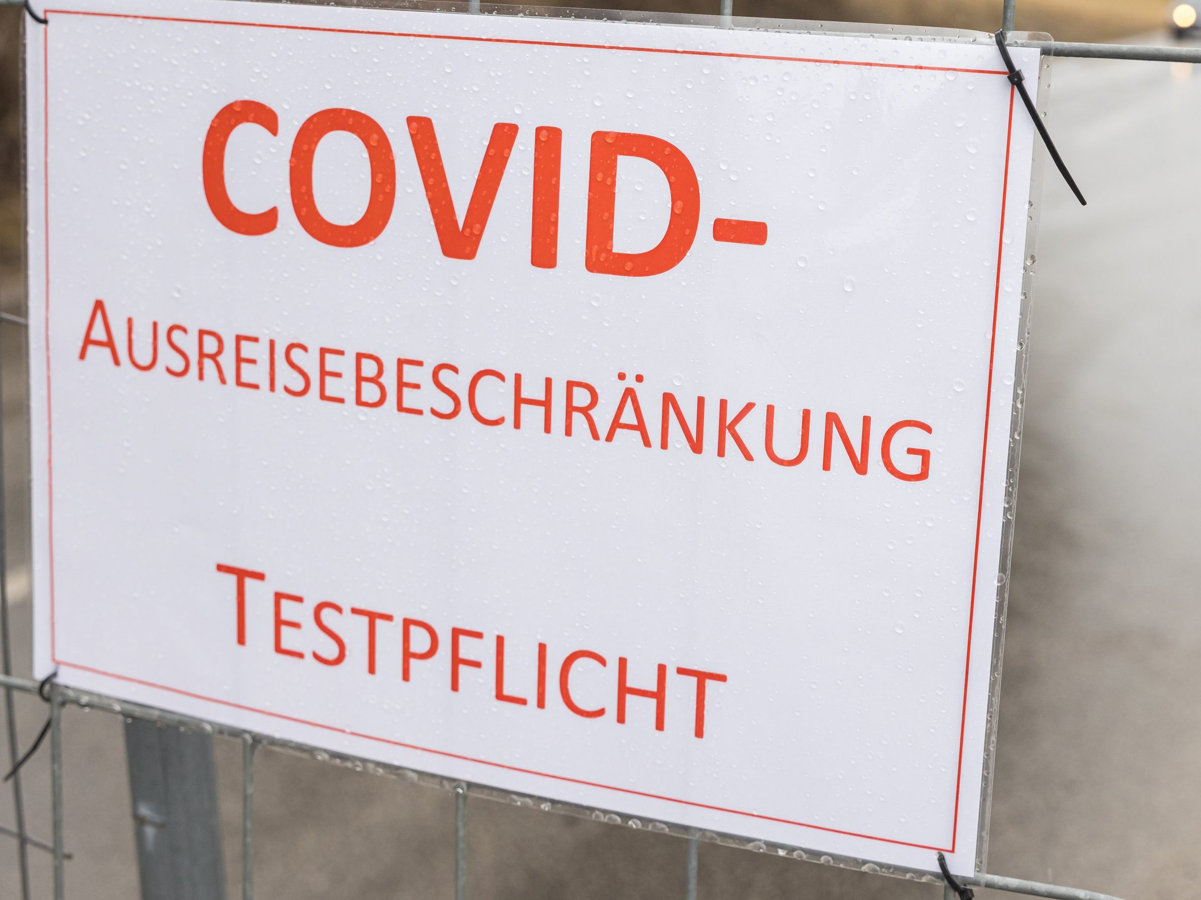 Bei den Ausreisekontrollen im Bregenzerwald wollen Staubildungen vermieden werden.
