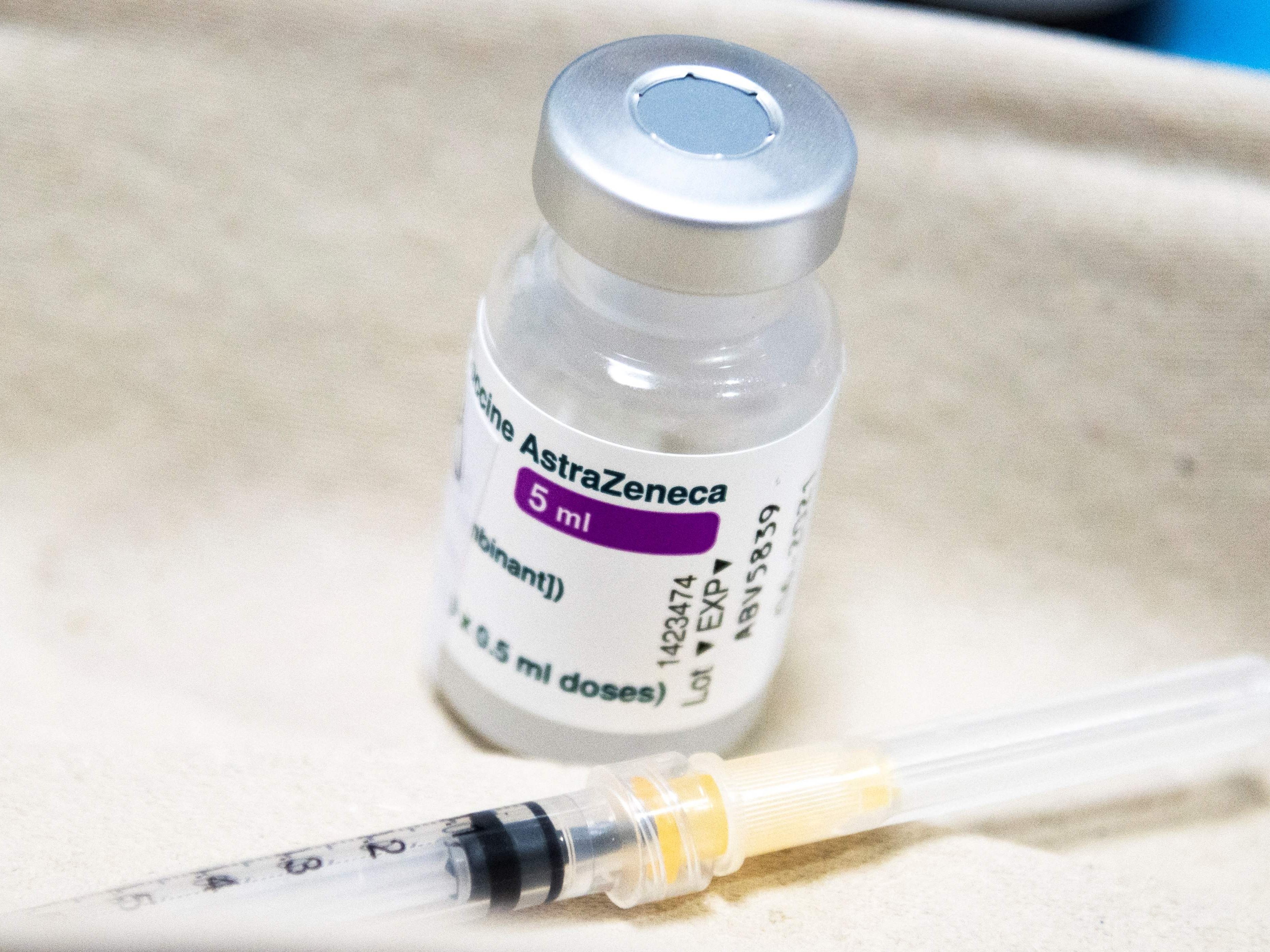 Die Ursache für die sehr seltenen Thrombosen nach AstraZeneca-Impfungen dürfte gefunden sein.