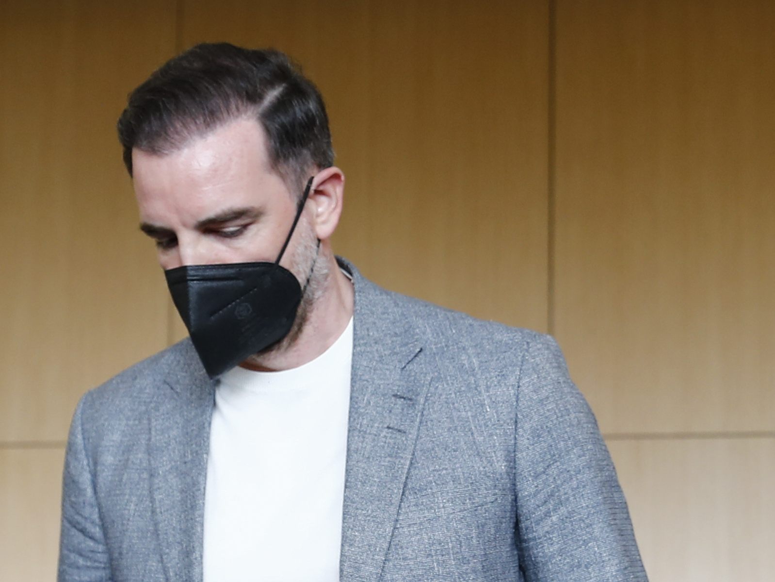 Der deutsche Ex-Fußballstar Christoph Metzelder, angeklagt wegen Besitz und Weiterleitung von Kinderpornografie, hat ein Teilgeständnis abgelegt.