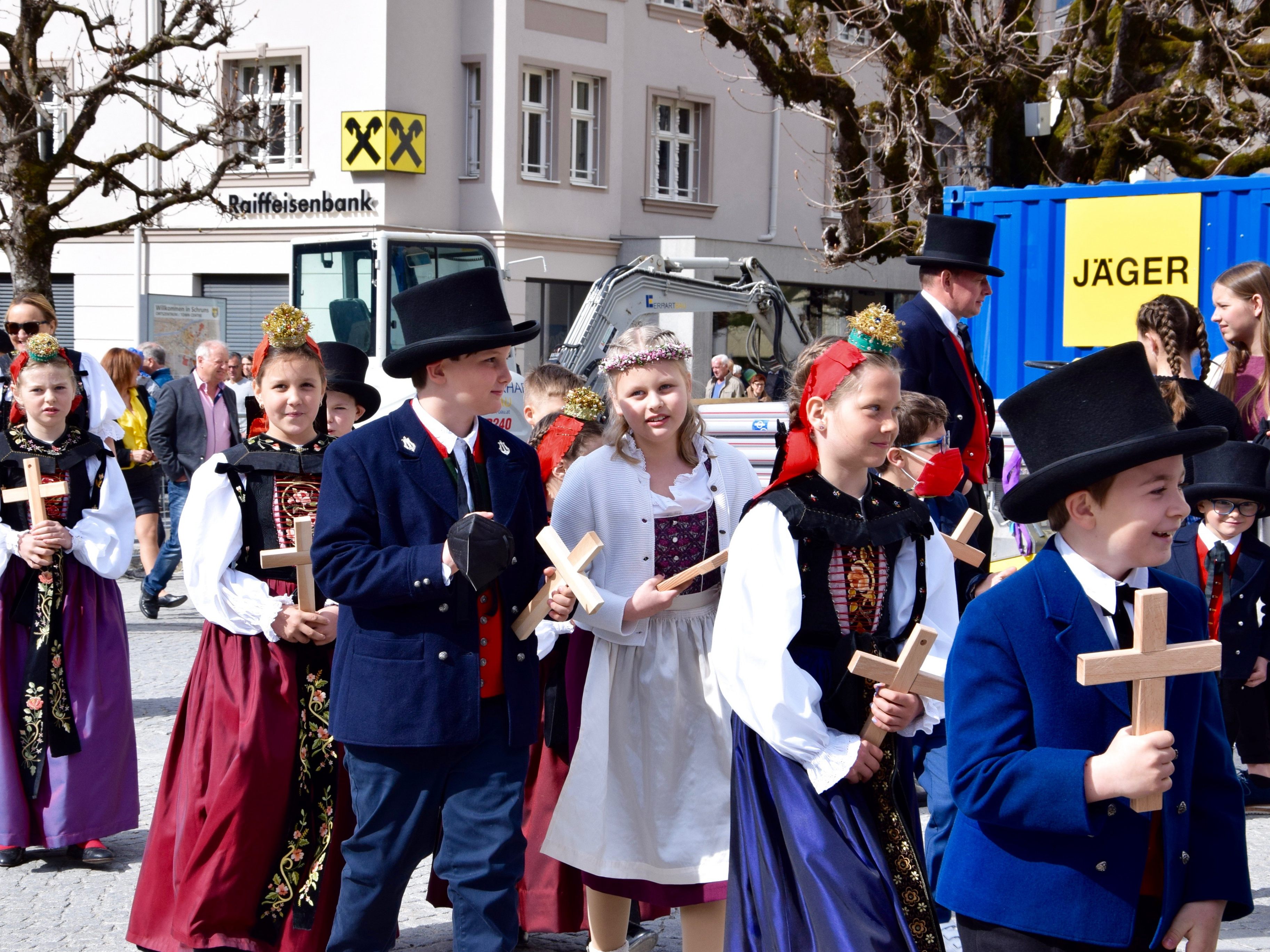 Erstkommunionfeier mit den letztjährigen Erstkommunionkindern in der Pfarrgemeinde Schruns