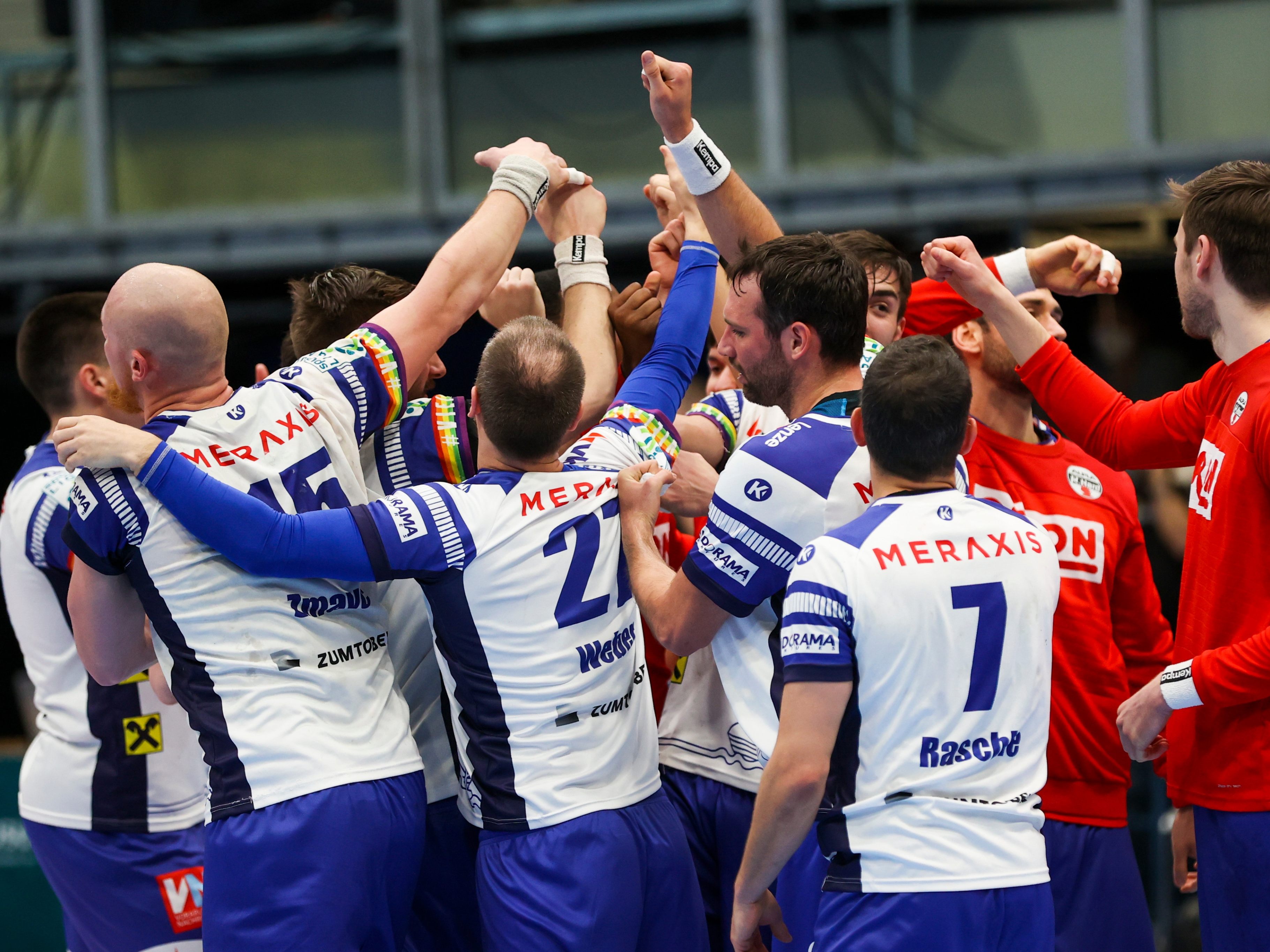 Die Harder Handballer hatten heute einen weiteren Grund zu jubeln. Die Harder Handballer hatten heute einen weiteren Grund zu jubeln.
