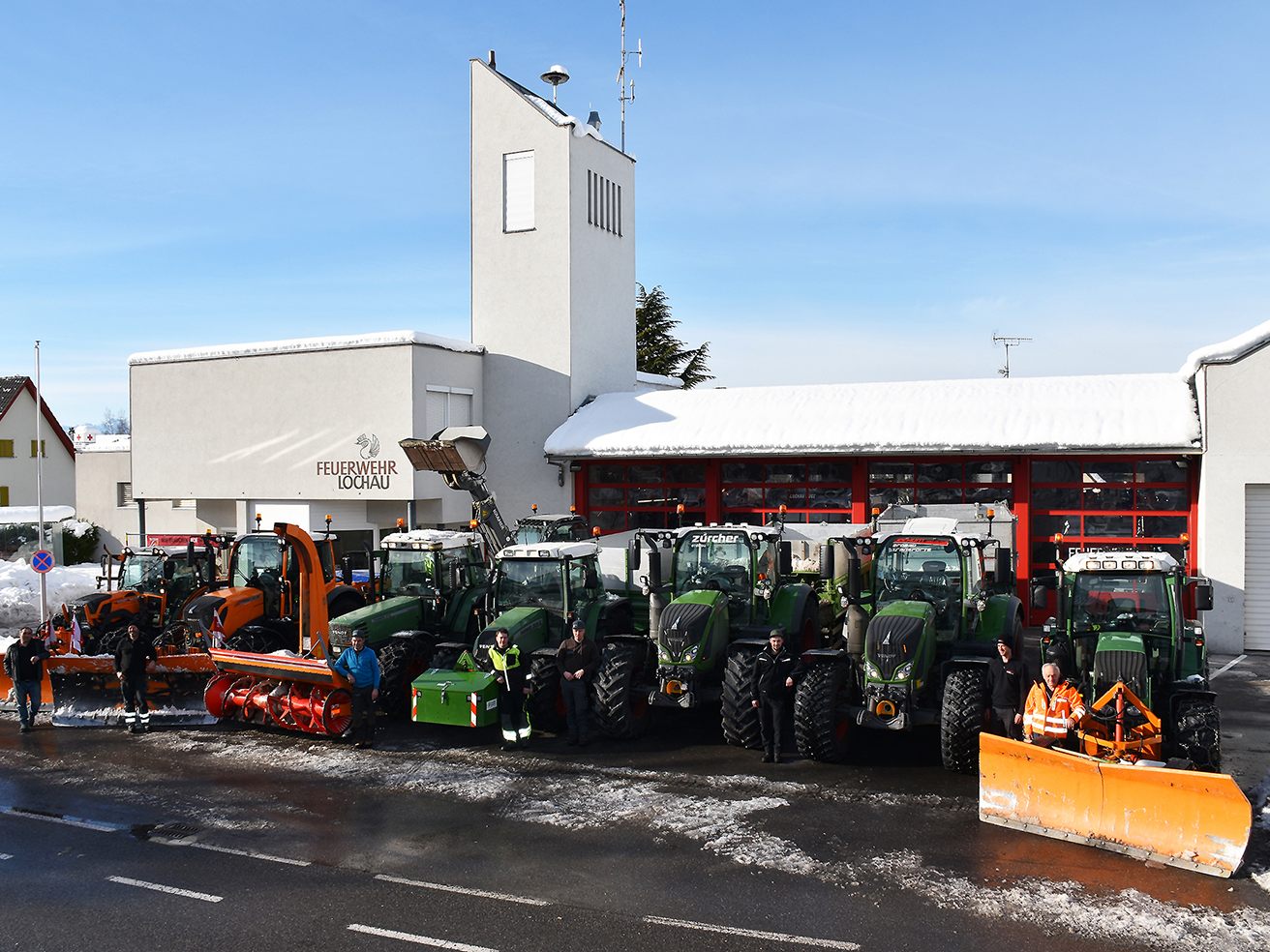 1000 PS im Einsatz gegen die Schneemassen 1000 PS im Einsatz gegen die Schneemassen