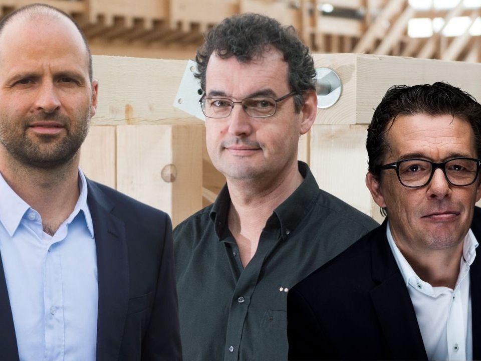 Vorarlberger Holzbauer massiv unter Druck: LR Tittler, Innungsmeister Brunner und WKV-Präsident Hans Peter Metzler nehmen sich des heiklen Themas an. Vorarlberger Holzbauer massiv unter Druck: LR Tittler, Innungsmeister Brunner und WKV-Präsident Hans Peter Metzler nehmen sich des heiklen Themas an.