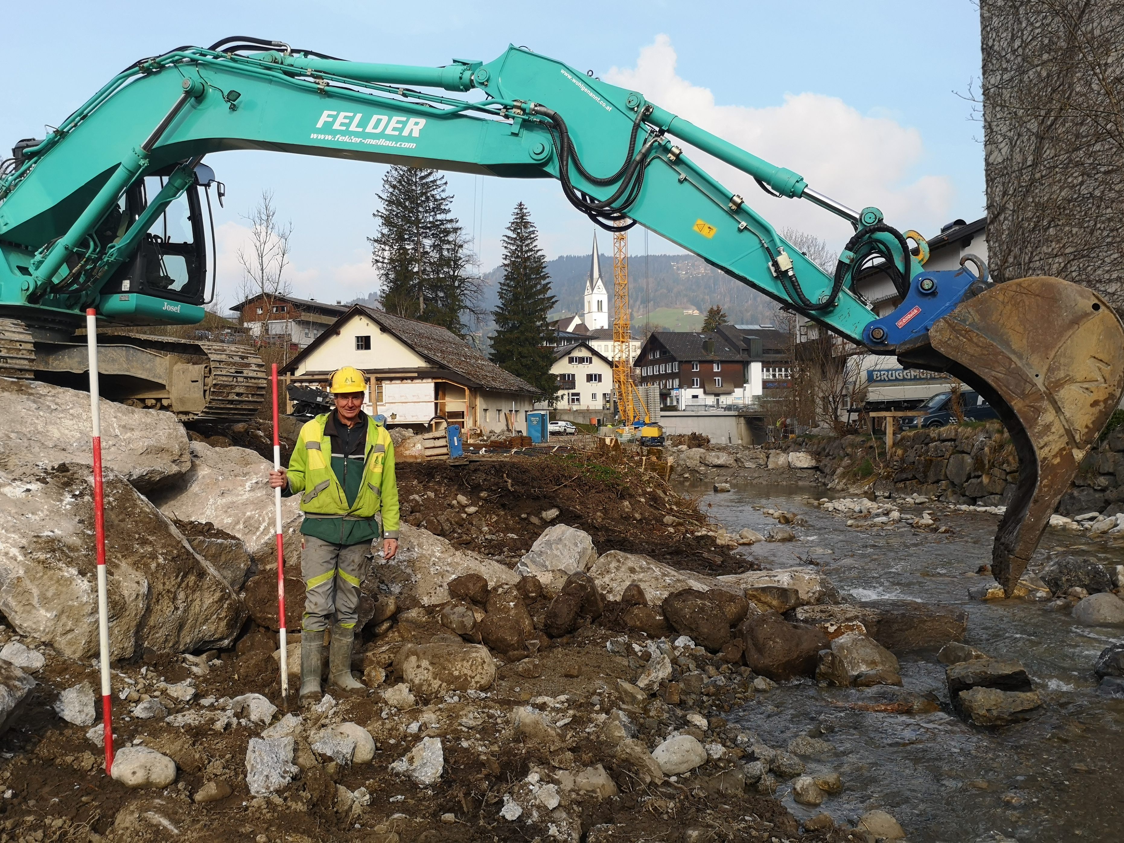 Intensive Arbeiten am hochwassersicheren Ausbau des Schmittenbachs im Egger Zentrum. Intensive Arbeiten am hochwassersicheren Ausbau des Schmittenbachs im Egger Zentrum.
