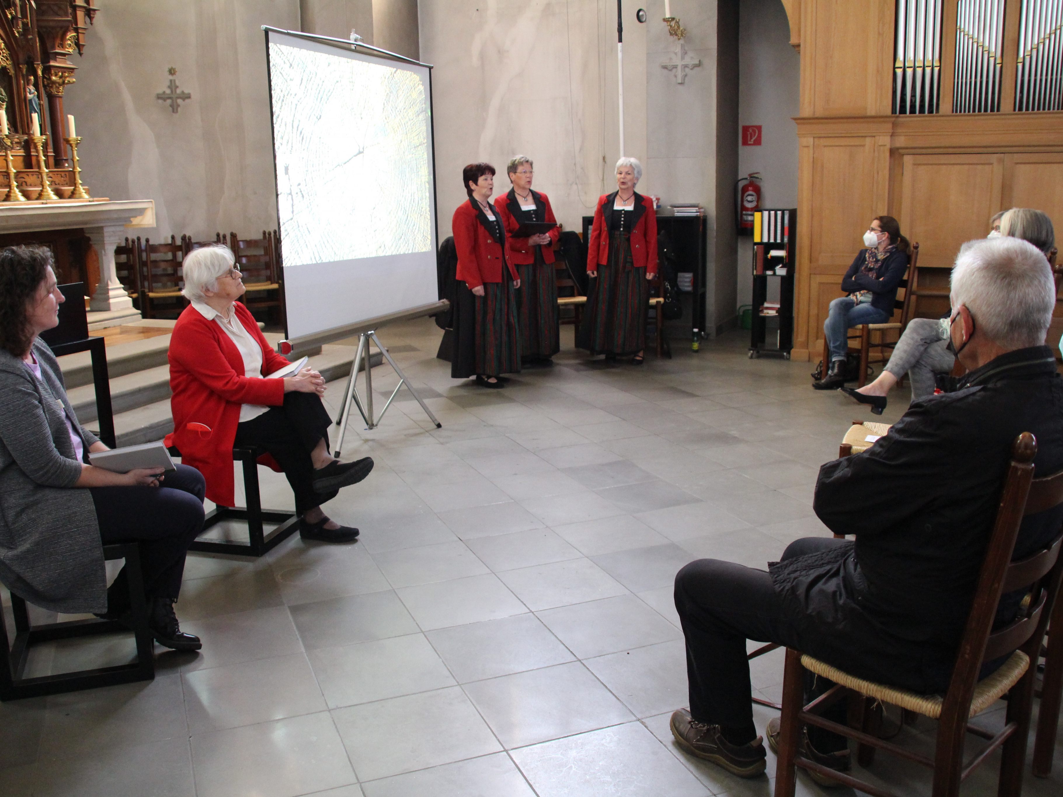 "Wort & Klang": Jutta Maissen und der Gampelüner Dreigesang in der Pfarrkirche.