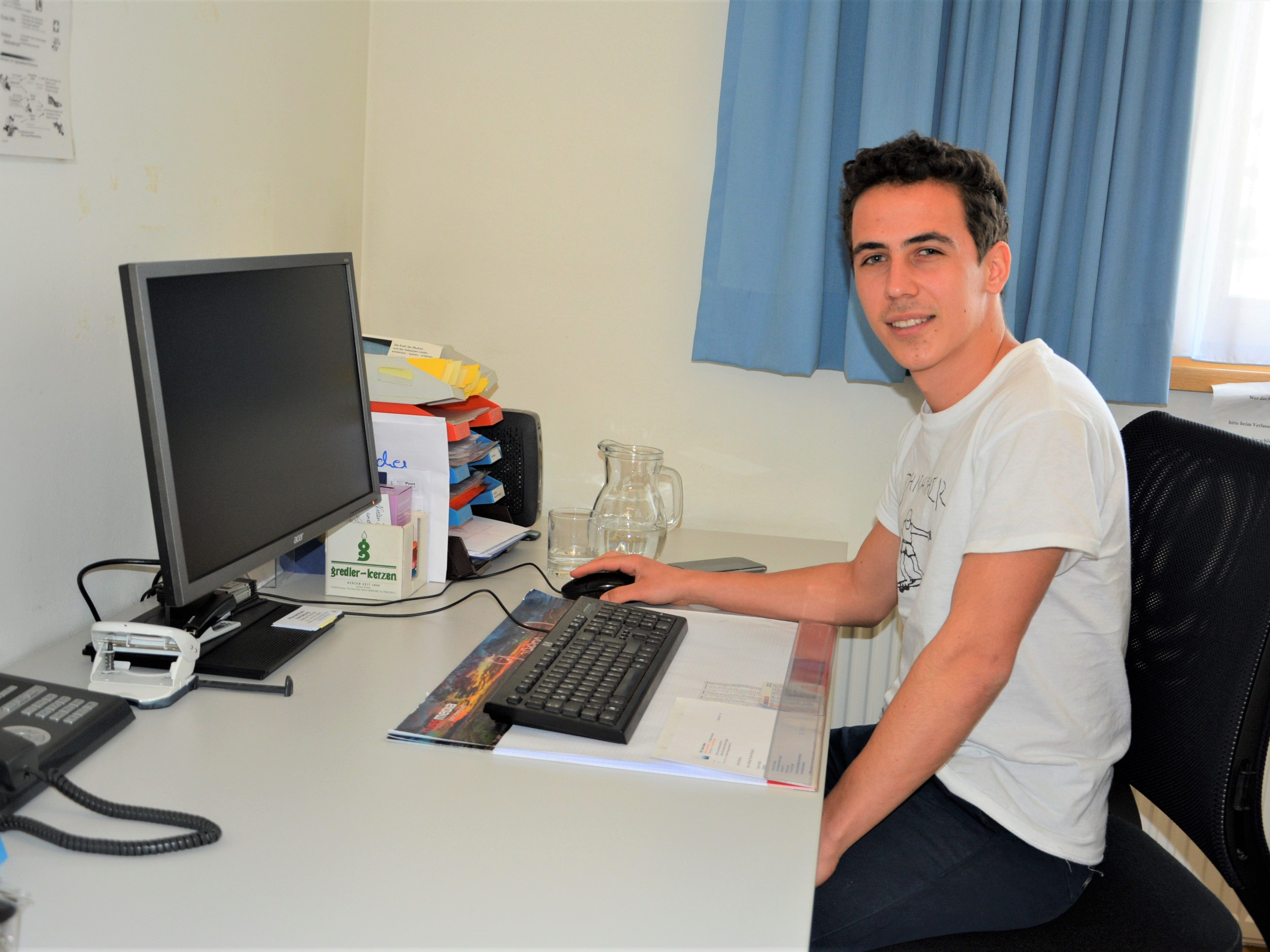 Bereits seit sieben Monaten macht Maximilian Neustädter seinen Job als Zivildiener. Er bekommt dabei Einblick in das pfarrliche Leben. Bereits seit sieben Monaten macht Maximilian Neustädter seinen Job als Zivildiener. Er bekommt dabei Einblick in das pfarrliche Leben.