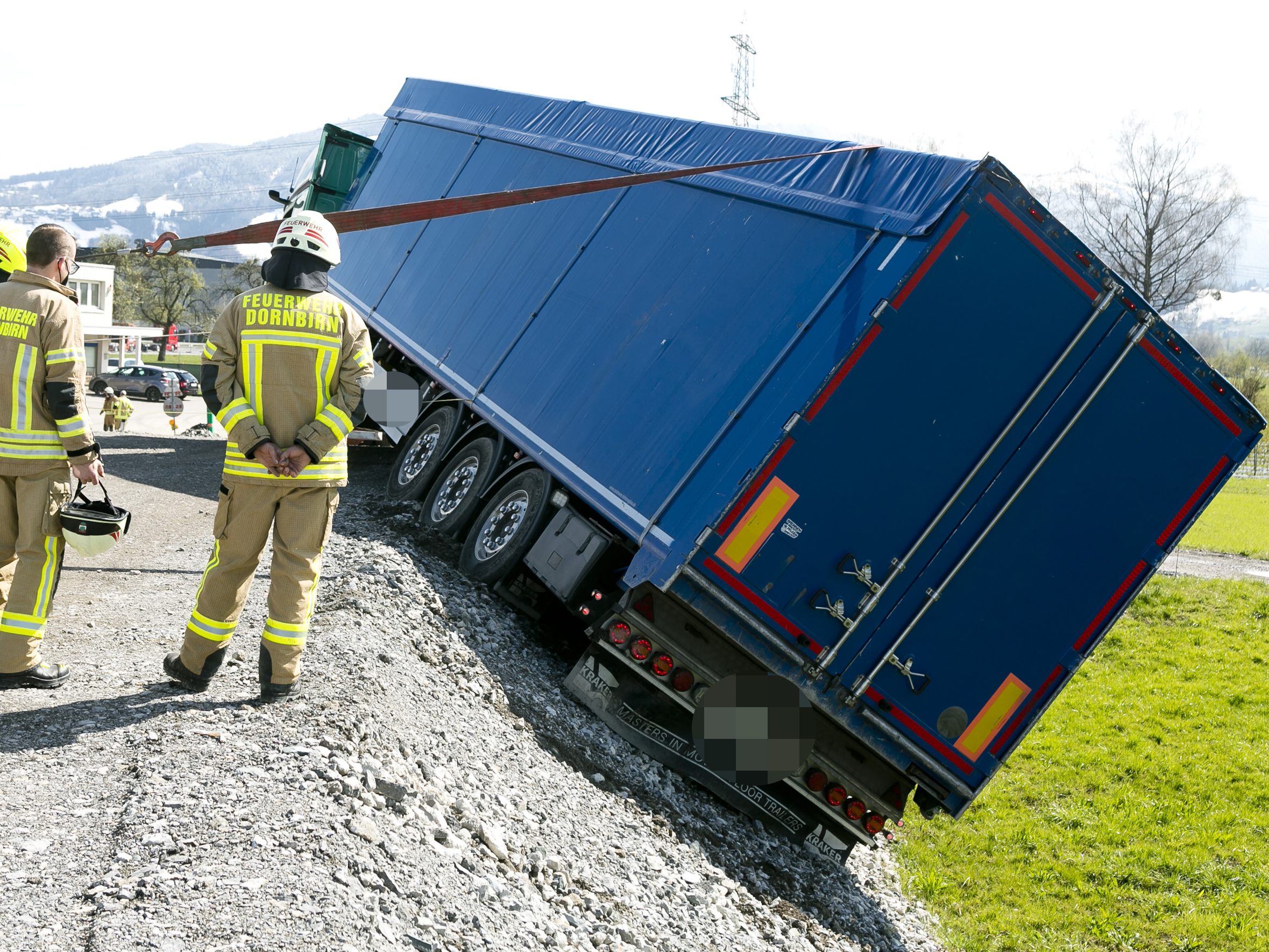 Bei der A14 Dornbirn-Süd drohte am Mittwoch ein Sattelschlepper abzustürzen.