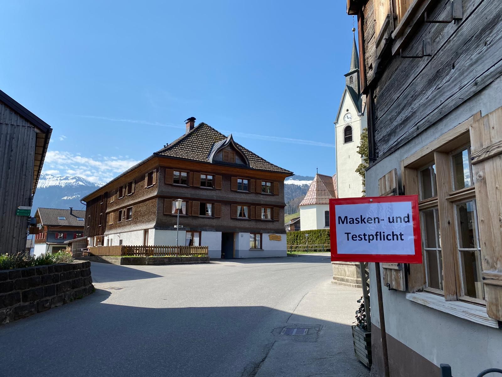 Anders als in Lustenau besteht im Bregenzerwald allerdings eine Ausreisetestpflicht, die bis 4. Mai verlängert wurde.